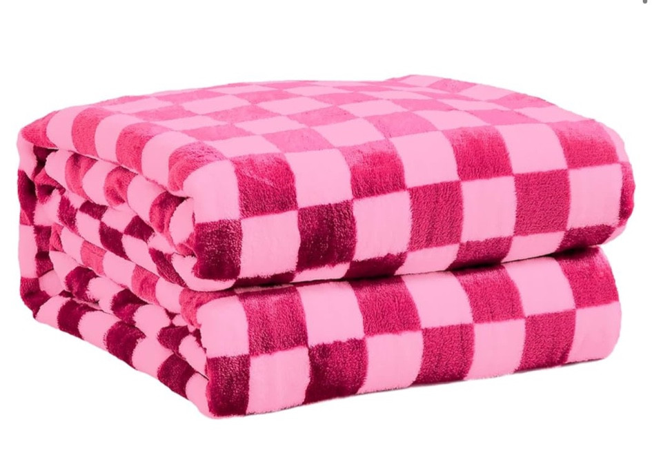 Checkered fleece blanket ❤️🩷

#LTKHome #LTKGiftGuide #LTKSeasonal
