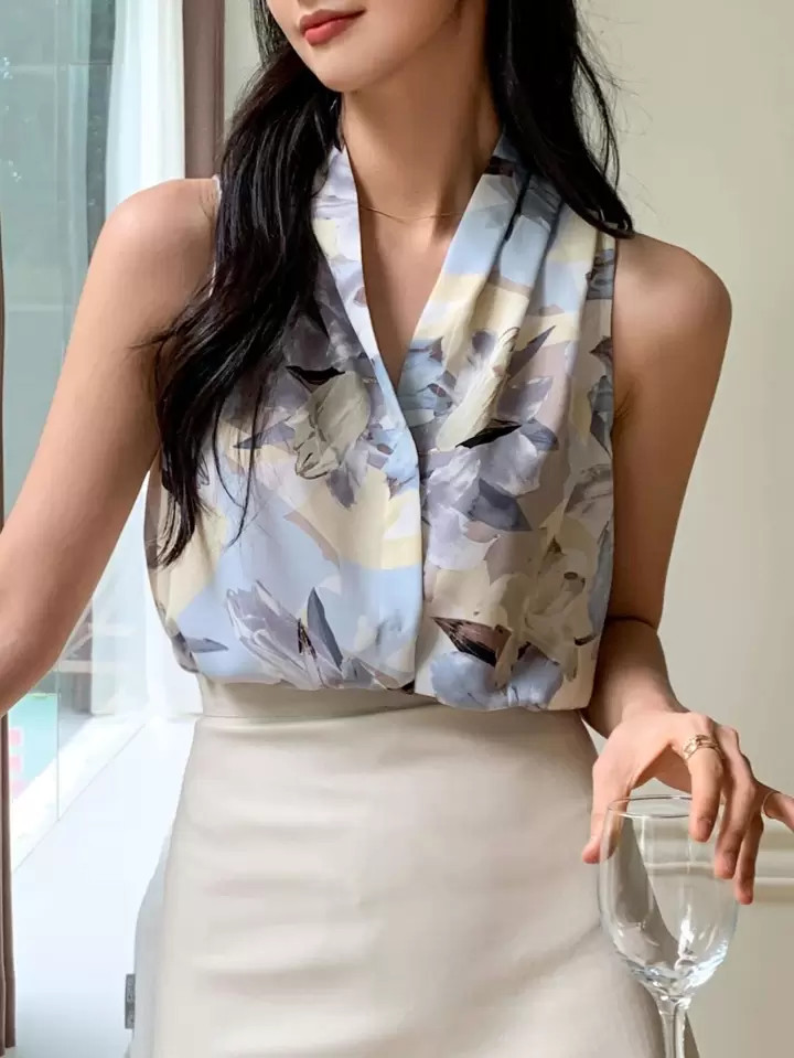 DAZY Floral Print Ruched V-neck Blouse | SHEIN