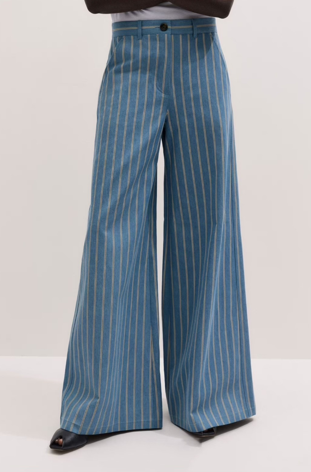 Summer Stripes 🤍💙

#LTKSeasonal #LTKWorkwear #LTKootd