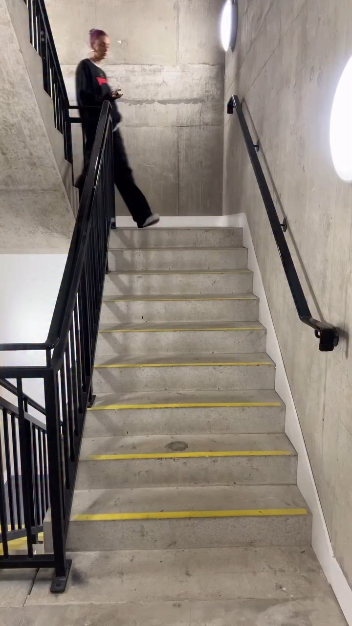 🖤✨
.
.
.
.
.
.
.
.
.
.
.
.
.
.
.
.
#ootd #manchesterinfluencer #laurakatelucas #vans #vansgirls #vansknustack #thrasher #streetstyle #rainbowhair #altstyle #ootd