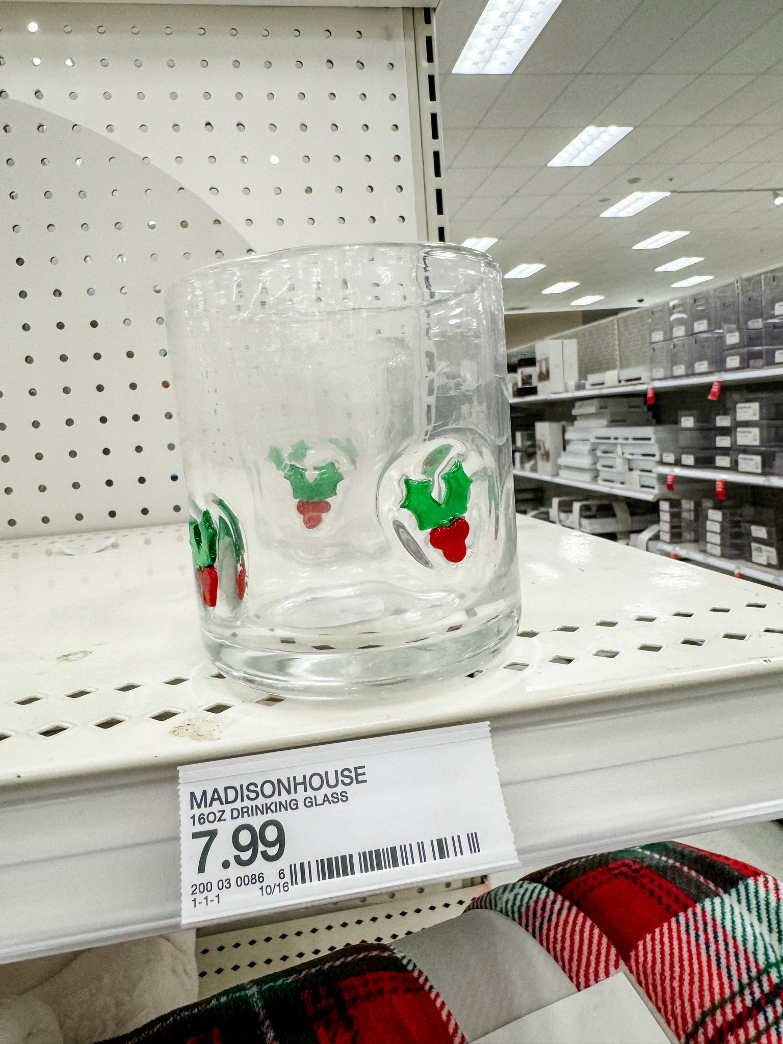 Starting the holiday prep early! 🎄 These Madisonhouse glasses are absolutely perfect for festive cocktails and mocktails this season. Only $7.99! Grab a few for your bar cart or hot cocoa station. Linked in my LTK!
#LTKHome #LTKHoliday #LTKUnder10 #TargetHome #HolidayDecor #BarCartStyle #FestiveDrinks #TargetFinds