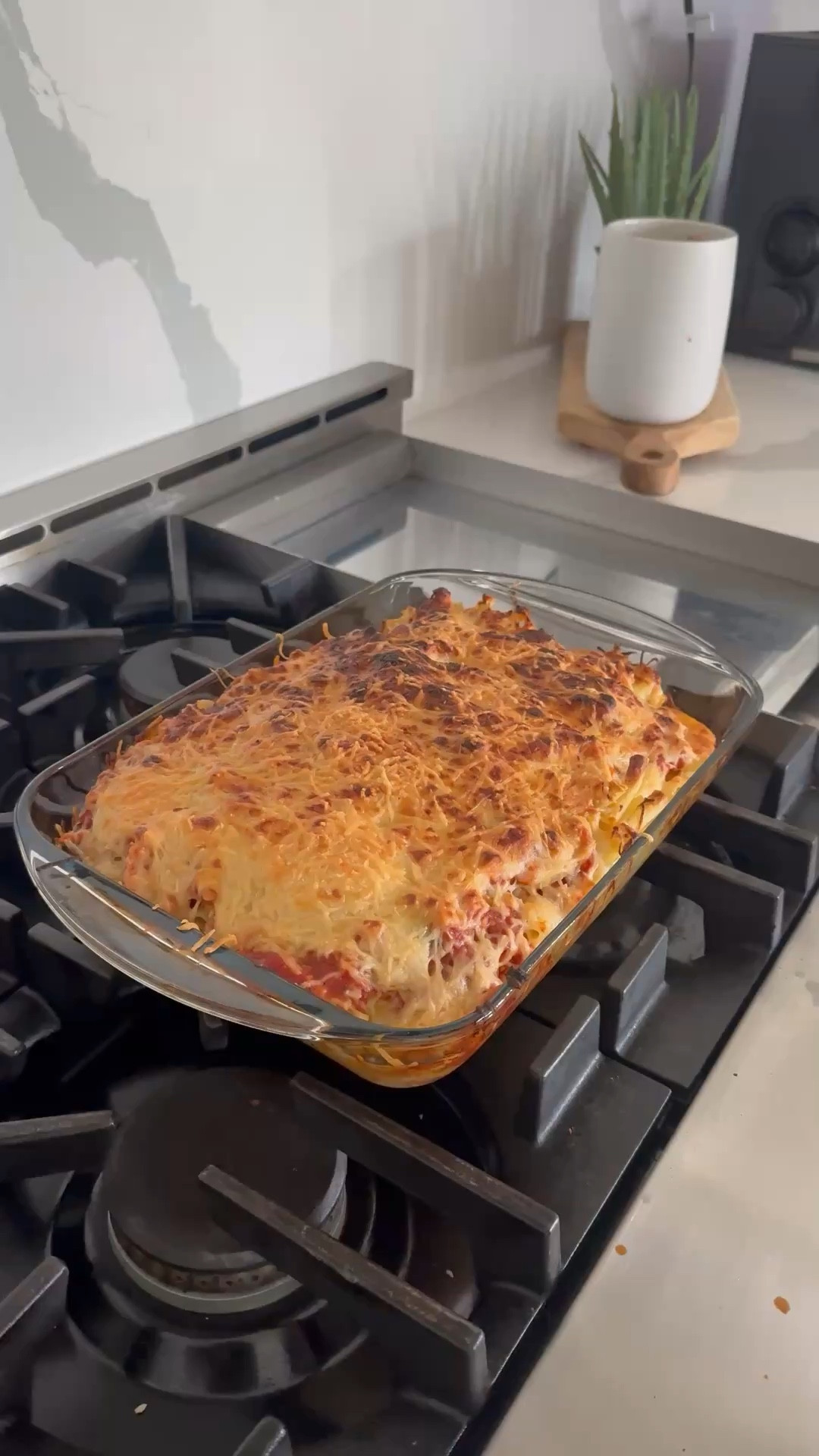 Ingredients:
1 lb box ziti
1 Ib 99/1 lean ground turkey
1/2 small yellow onion (100 g) diced
2 24 oz jars marinara sauce
1 tsp each: dried oregano, basil, garlic powder
1/2 tsp ground thyme
pinch red pepper flakes - optional
3 cups fresh spinach (64 g) roughly chopped
5 oz mozzarella cheese (140 g) ~ 1 2/3 cups
1 cup 2% low fat cottage cheese
1 oz parmesan cheese (28 g) ~1/3 cup fresh grated
fresh basil or parsley - optional, to garnish
Instructions:
1. Preheat oven to 400 F and lightly grease a 9x13 glass
baking dish.
2. Bring a large pot of salted water to a boil. Cook pasta according to box instructions until al dente. Drain and rinse with cold water to stop cooking.
3. Meanwhile, set a large deep skillet on medium high.
Spray with oil, add turkey and onion and cook, breaking turkey apart into small pieces (~5 min). Season with salt and pepper (I do 1 tsp salt, 1/2 tsp pepper).
4. Reduce heat to medium low and add marinara, dried oregano, basıl, garlic powder, thyme and red pepper tlakes.
Gently simmer 10-15 minutes. Add spinach during the last
2-3 minutes.
5. In the baking dish, layer 1/2 pasta, 1/2 sauce, cottage cheese and 1/2 mozzarella. Repeat with remaining pasta and sauce, then top with mozzarella and parmesan. Bake for 20 minutes.