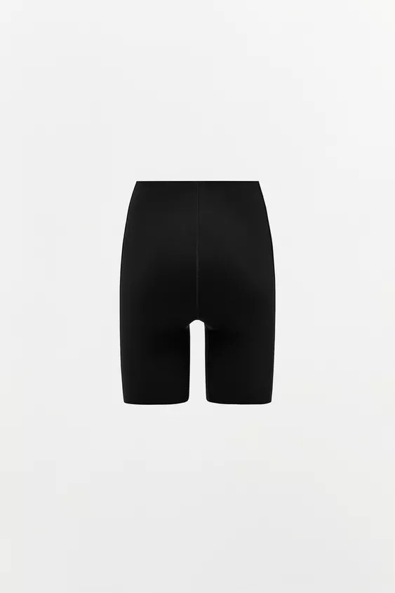 Bike shorts made with polyamide yarn. High-waisted with elastic waistband. Slimming effect that e... | Zara US
