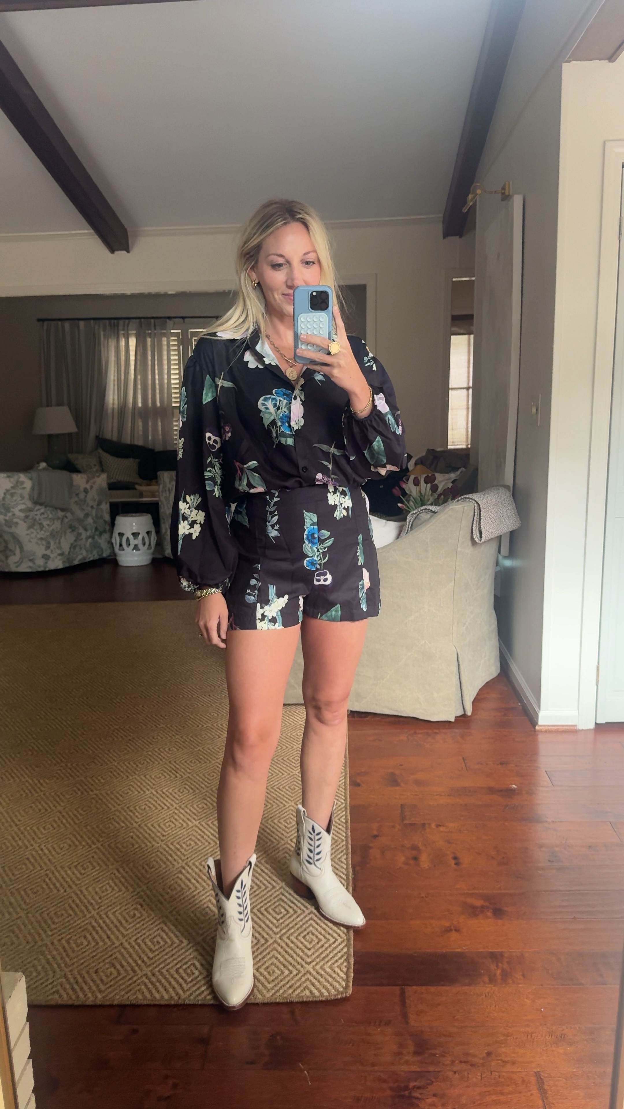 Size up in this set! And the boots. I’m wearing medium in this floral Amazon set. I love this for country concert. Cute date night outfit, bachelorette in Nashville, etc! 

#LTKParties #LTKFallSale #LTKCon