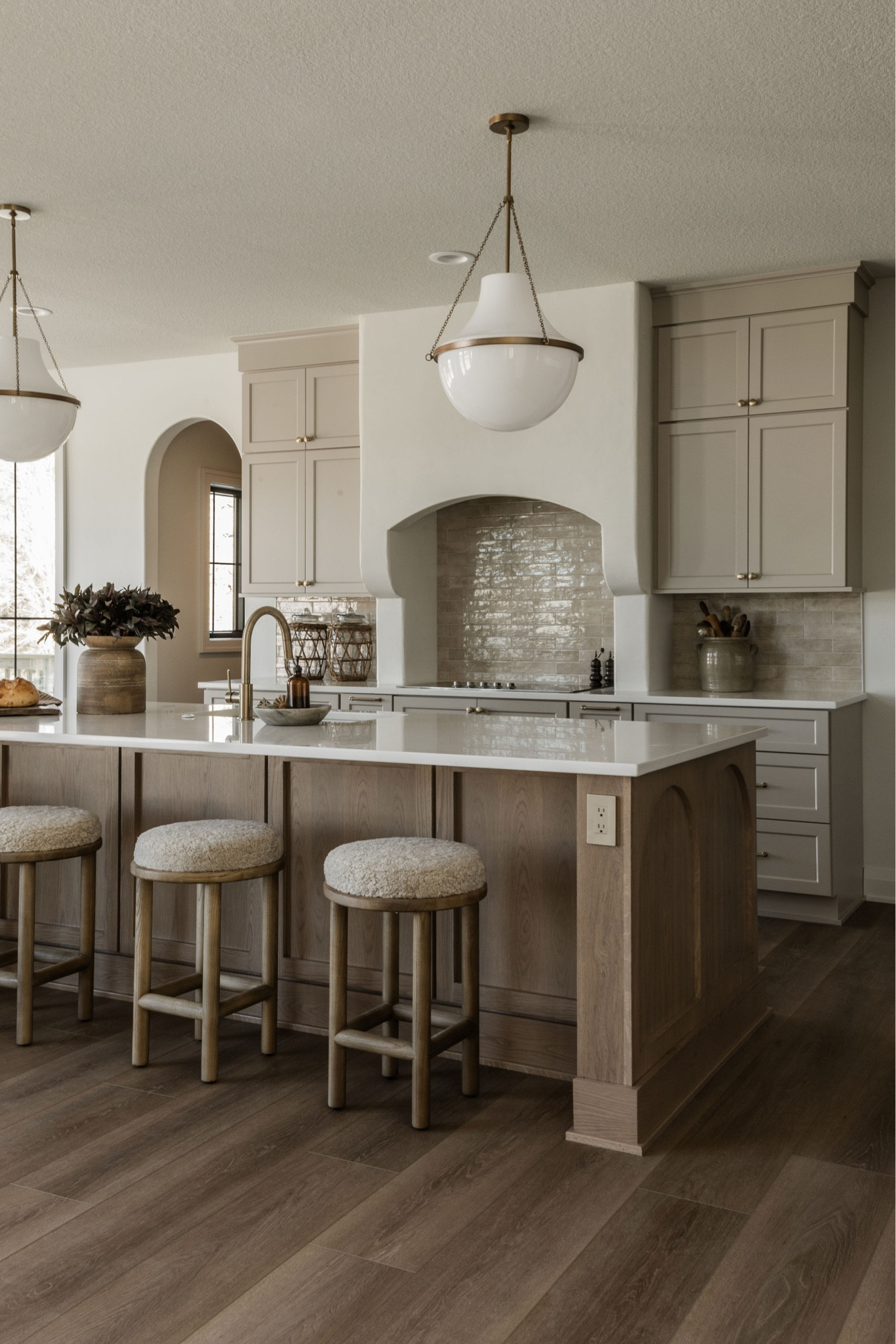 Stunner of a kitchen to shop this Sunday! 

#LTKSaleAlert #LTKHome #LTKStyleTip