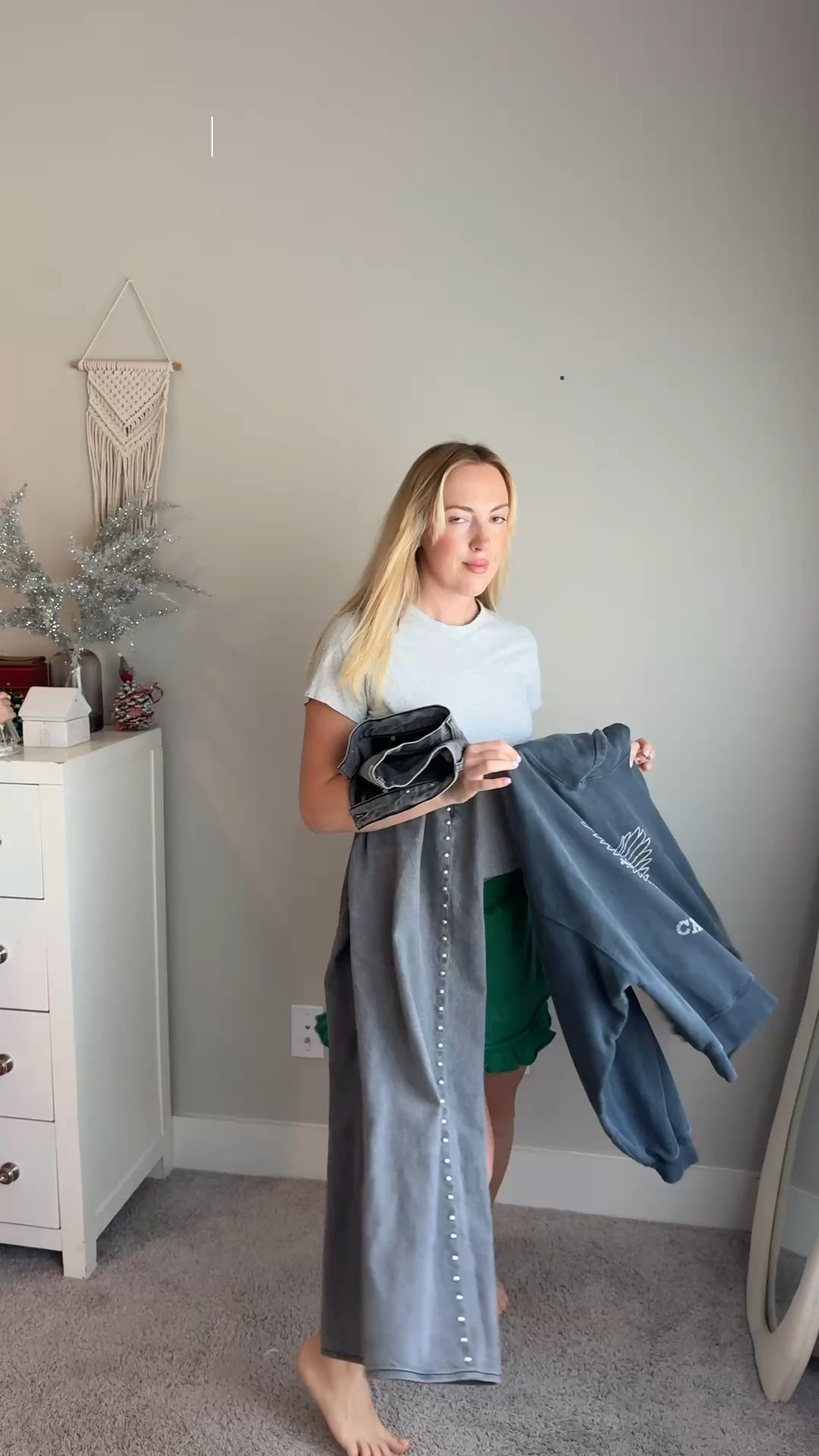 Grwm as a mom 
Abercrombie jeans 

#LTKFindsUnder50 #LTKgrwm #LTKootd