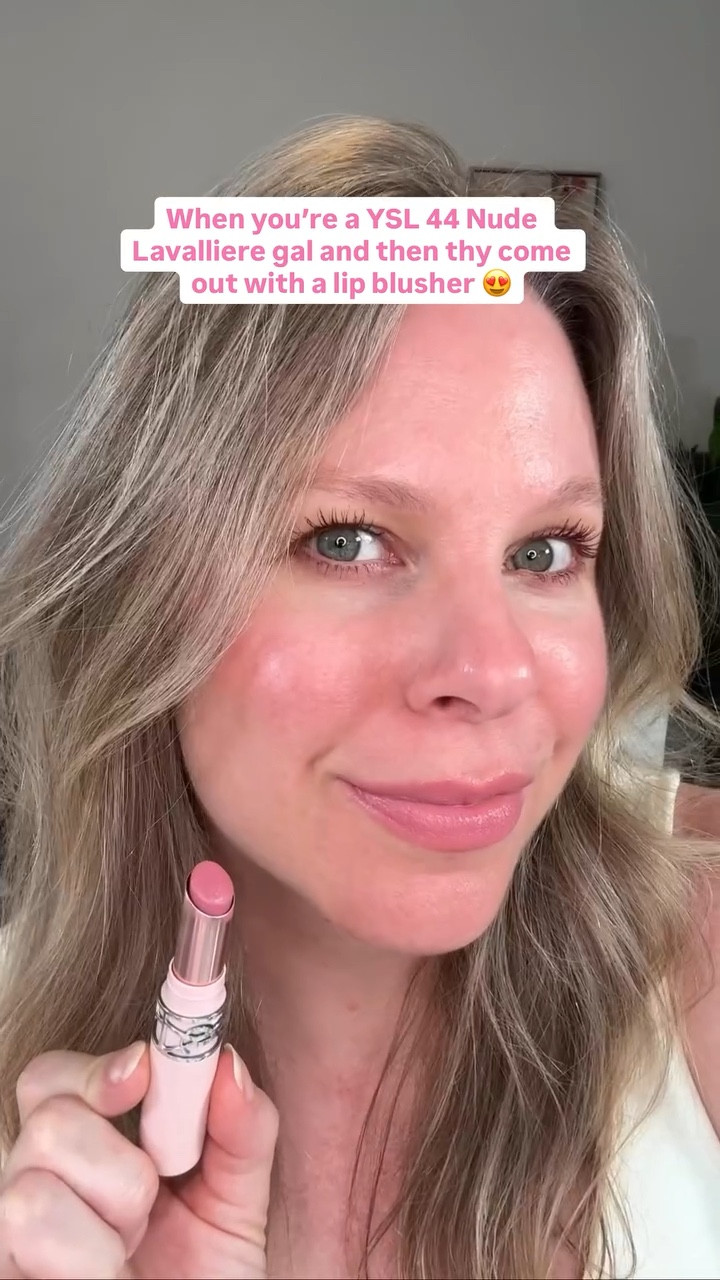 Just got YSL's new lip blusher in shade 44 nude lavalliere!! This shade never fails in any formula - it's my fave. This finish is natural / matte, and it gives your lips a nice soft focus finish. If you're a fan of this shade, you should def give it a try. I'd be happy to send it your way - just let me know in the comments! And follow for more easy and every day makeup 😊