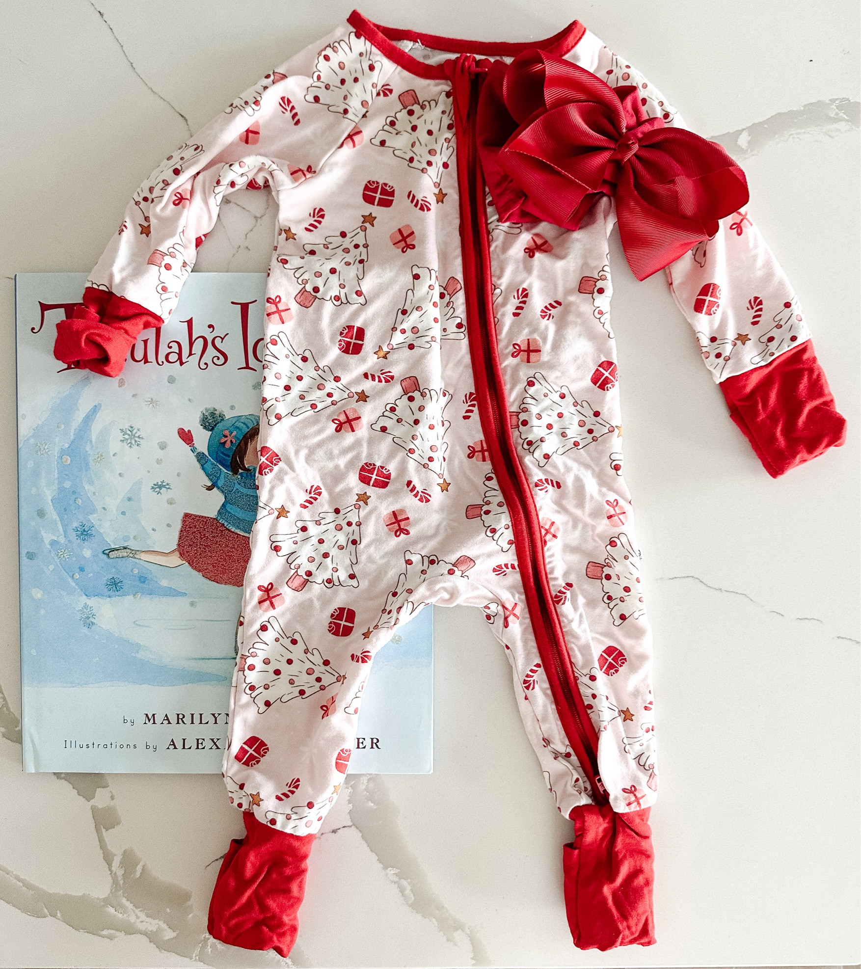 Adorable holiday zippered rompie that also converts into a footie! I love the pattern and it’s perfect for the holidays 

#LTKstyletip #LTKbaby #LTKHoliday