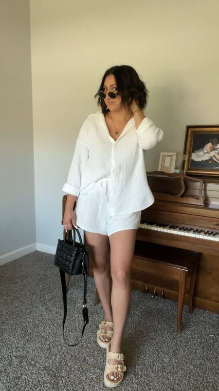 headed to get the nails refreshed… 🤍🤍🤍 have the best day gorgeous girls, xx

#over30fashion #momstyleinspo #howtostyleoutfits #cutesummeroutfits #casualoutfitideas #summergirloutfits #azlifestyle #ootdinspo #roadto10k #smallcreatorsupport #pinterestinspo 