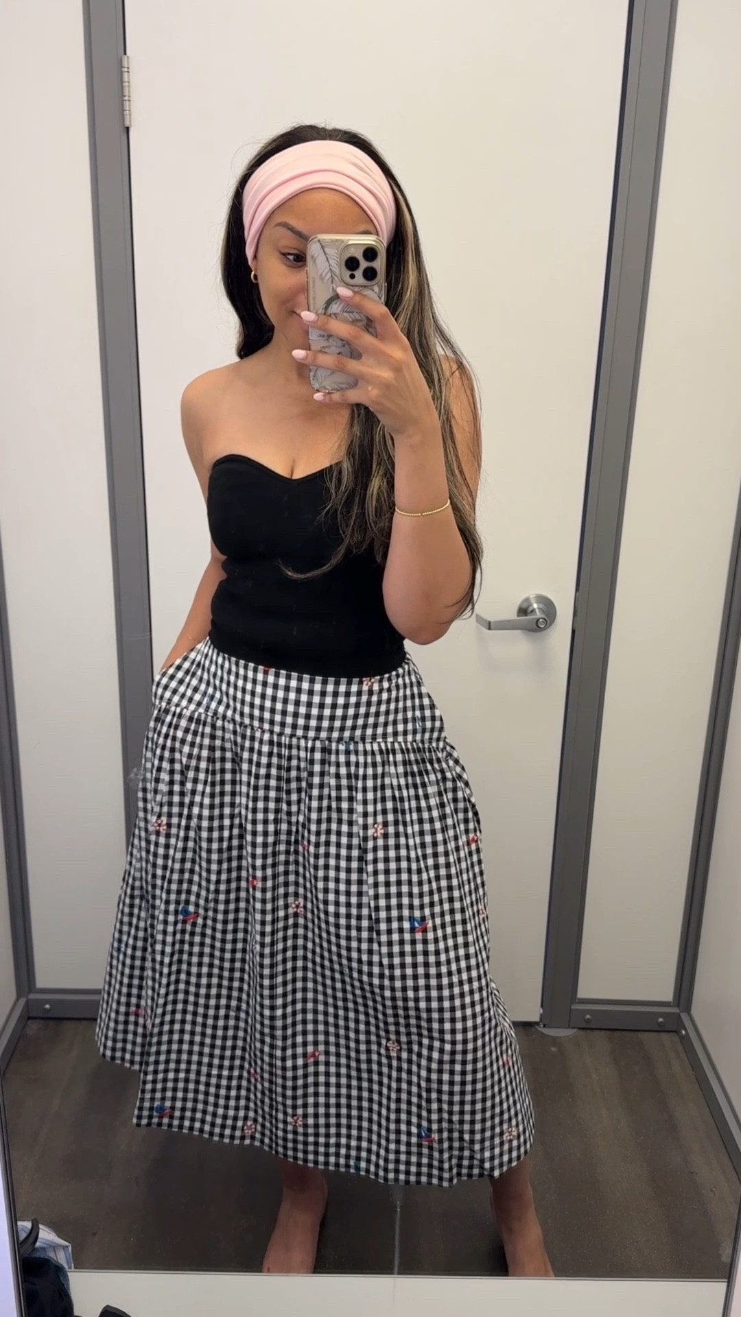 Fell in love with this gingham midi skirt at Walmart 😍 the embroidery is too cute and it has pockets ! Wearing XS in skirt and Scoop x Devil Wears Prada tube top 🖤

Walmart finds affordable fashion classy simple black and white flattering spring outfit summer flowy cute 100% cotton