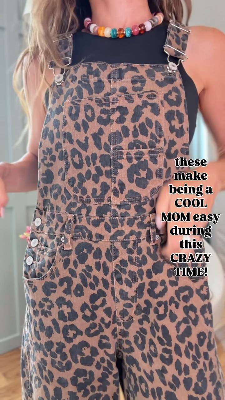 Built in bra and overalls… Say less

#LTKmomlife #LTKSaleAlert #LTKSeasonal