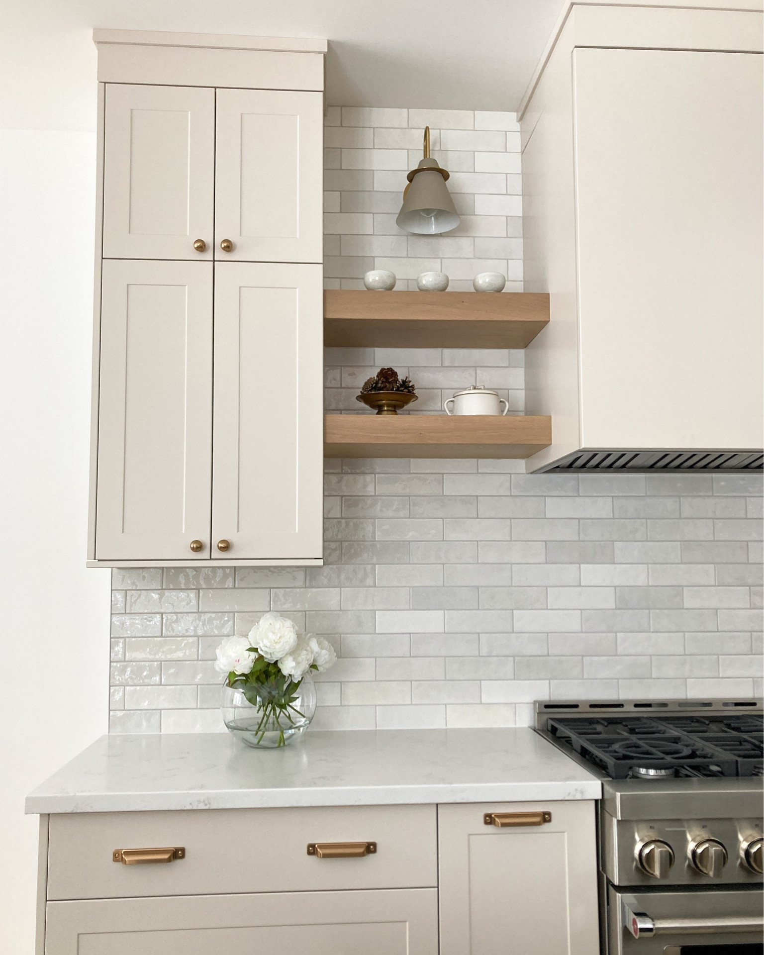 Happy Sunday from my happy place 🫶.
.
Lots of questions about our kitchen hardware so they are linked here!
.
.


#LTKhome