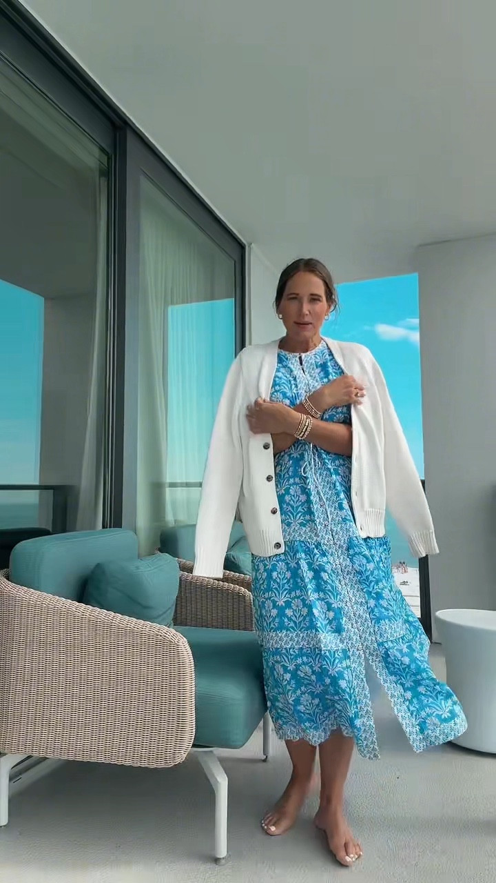 This sweater is the best.  

#LTKSeasonal #LTKOver40 #LTKootd