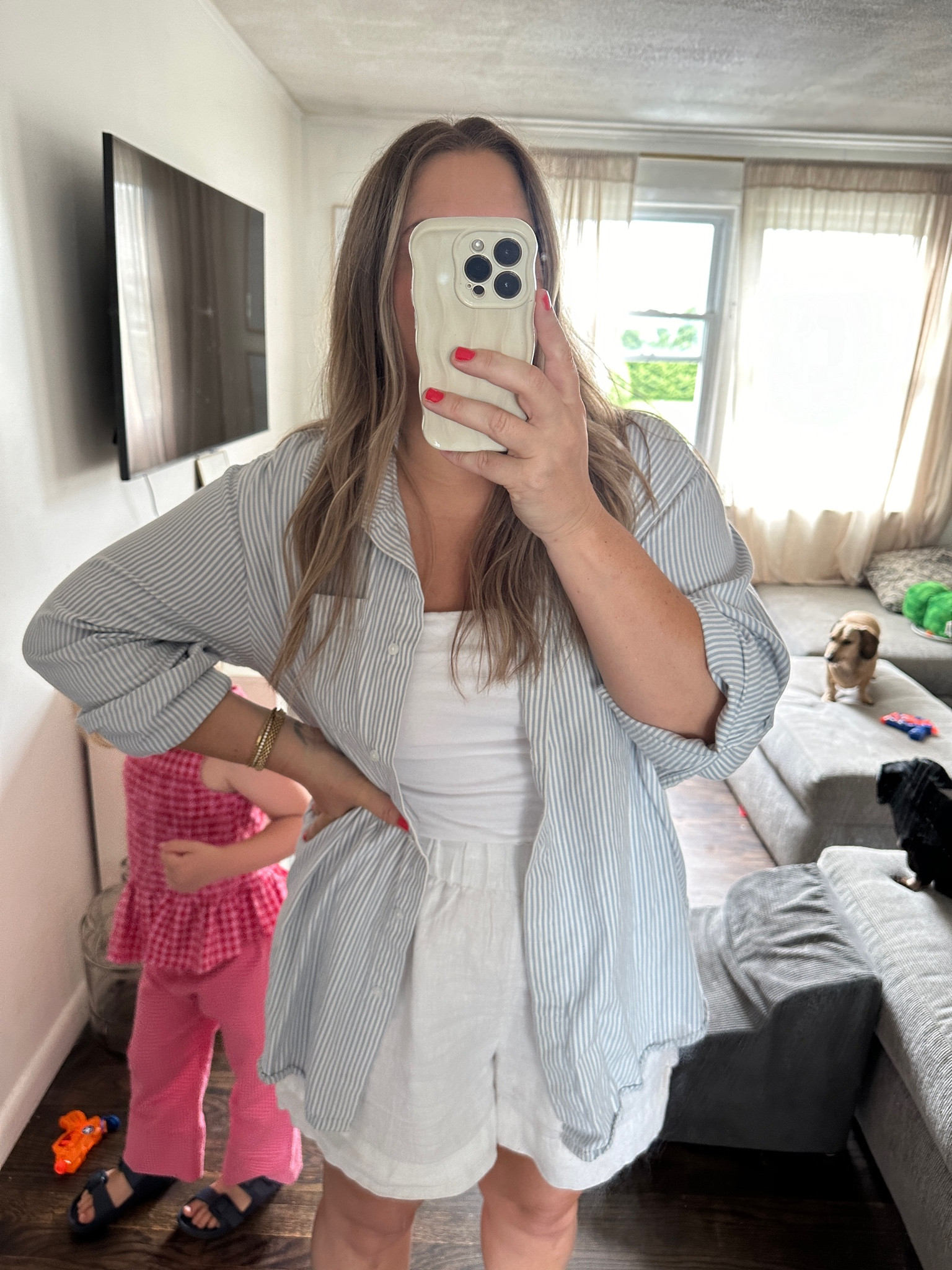 Wearing a medium in harris buttondown- so soft! 

Medium in linen shorts- they’re lined! 

Medium in strapless top