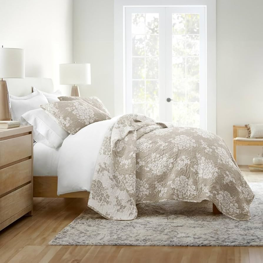 Distressed Bouquet Reversible Quilt & Sham Set by Linens And Hutch | Amazon (US)