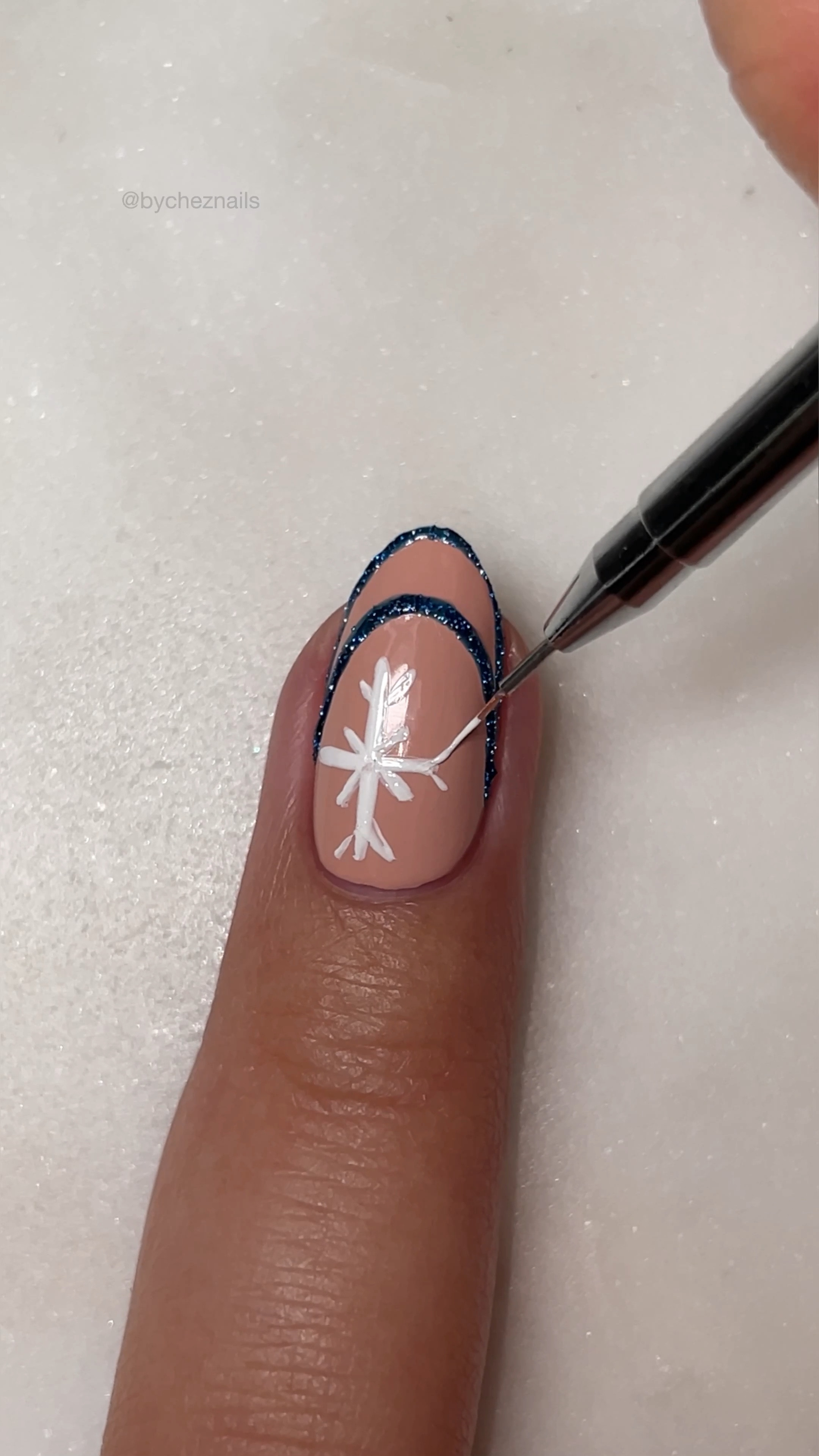 Two ways to paint snowflakes on your nails ❄️ This nail art hack is especially helpful for painting your dominant hand! glitter nail art, snowflake nails, winter nail inspo, almond nails, natural nails, DIY nail tutorials

#LTKbeauty #LTKSeasonal