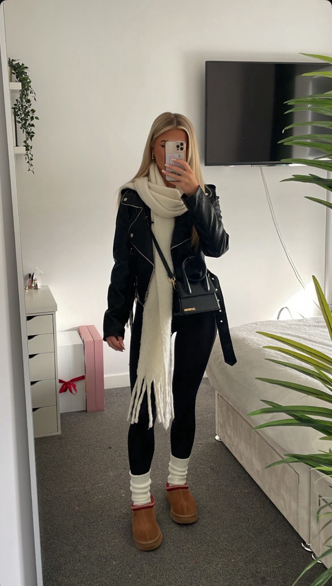 My fav autumn/winter outfit! Not everything is exact products due to stock but I’ve found similar items for you! 🩷

#LTKuk #LTKeurope #LTKbeauty