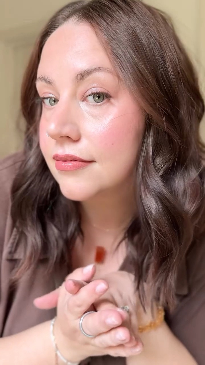 Now that we are in this, I MUST find the answer! What are our thoughts on the first “warm autumn” makeup/outfit look??

Thanks to @style_me_happy_uk_ for doing my color analysis so we can GET TO THE BOTTOM OF THIS!