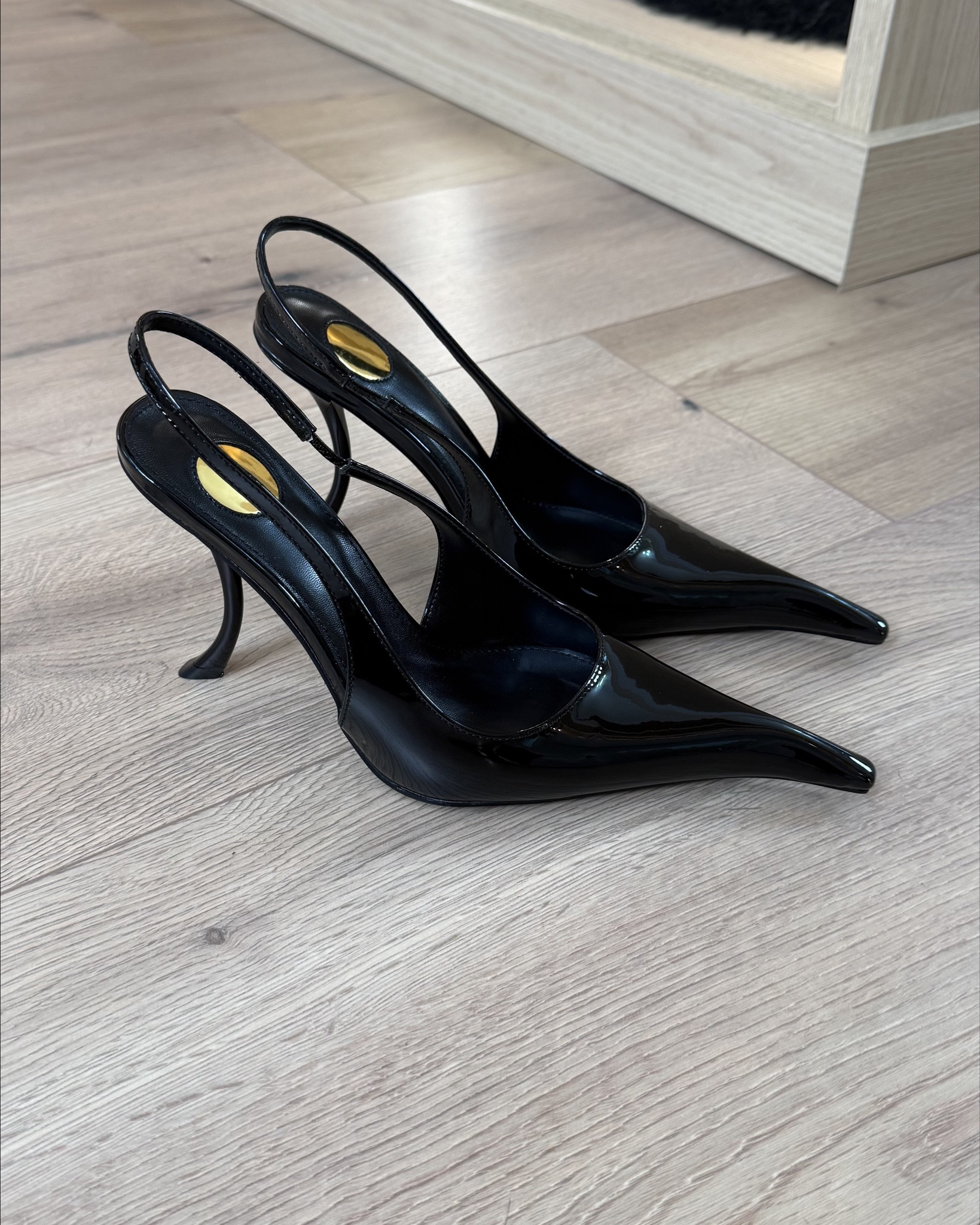 Galentine’s-ready heels ✨

These pointed-toe slingbacks are that effortless finishing touch—sleek, feminine, and perfect for dressing up denim, satin skirts, or date-night looks with your girls. The heel height is comfortable but still gives that elevated vibe, making them an easy yes for dinner, cocktails, or a cute night out.

Which pair are you wearing for Galentine’s? 💌