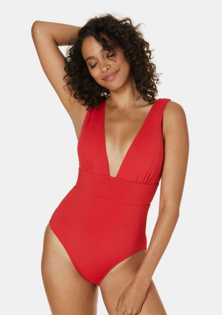 How gorgeous and flattering is this one piece?



#LTKFindsUnder100 #LTKSeasonal #LTKStyleTip