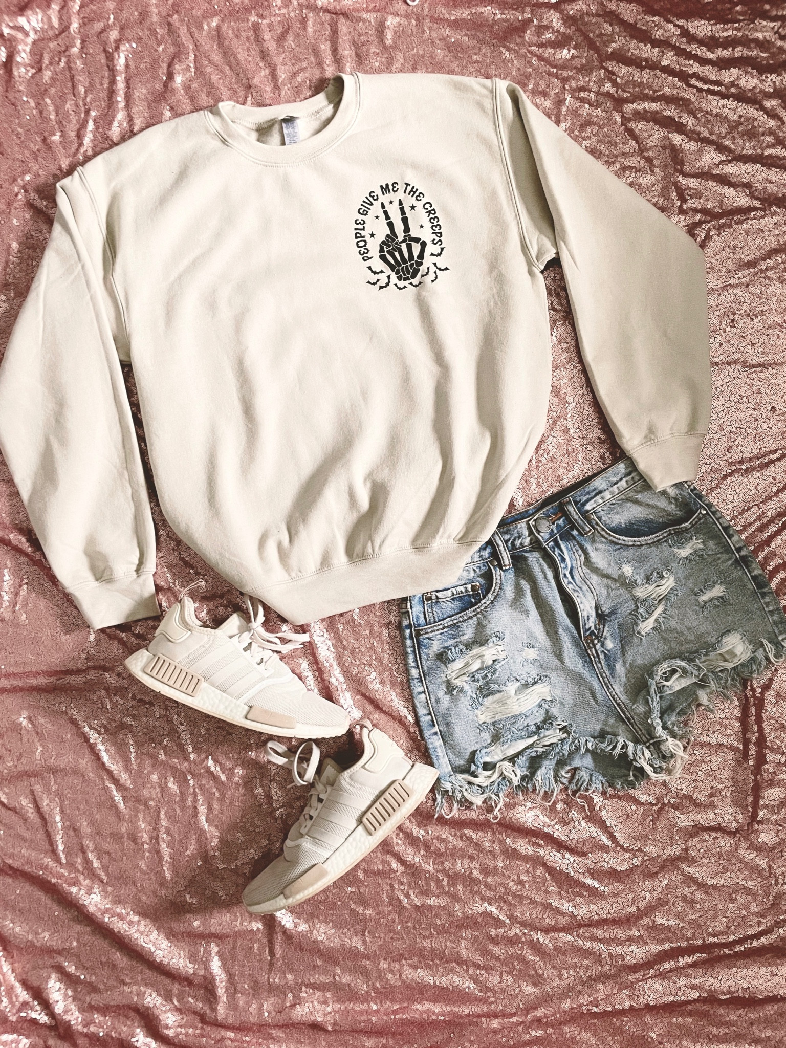 People give me the creeps. 💀✌🏼

Absolutely love a casual look that’s transitional for fall, but also still cute! Pairing it this way for a hot florida fall look. Perfect for a quick style for the mom on the go, like me. Sneakers all the way as a boy mom. 

#halloween #fallstyle #casuallooks

#LTKSeasonal #LTKunder100 #LTKSale