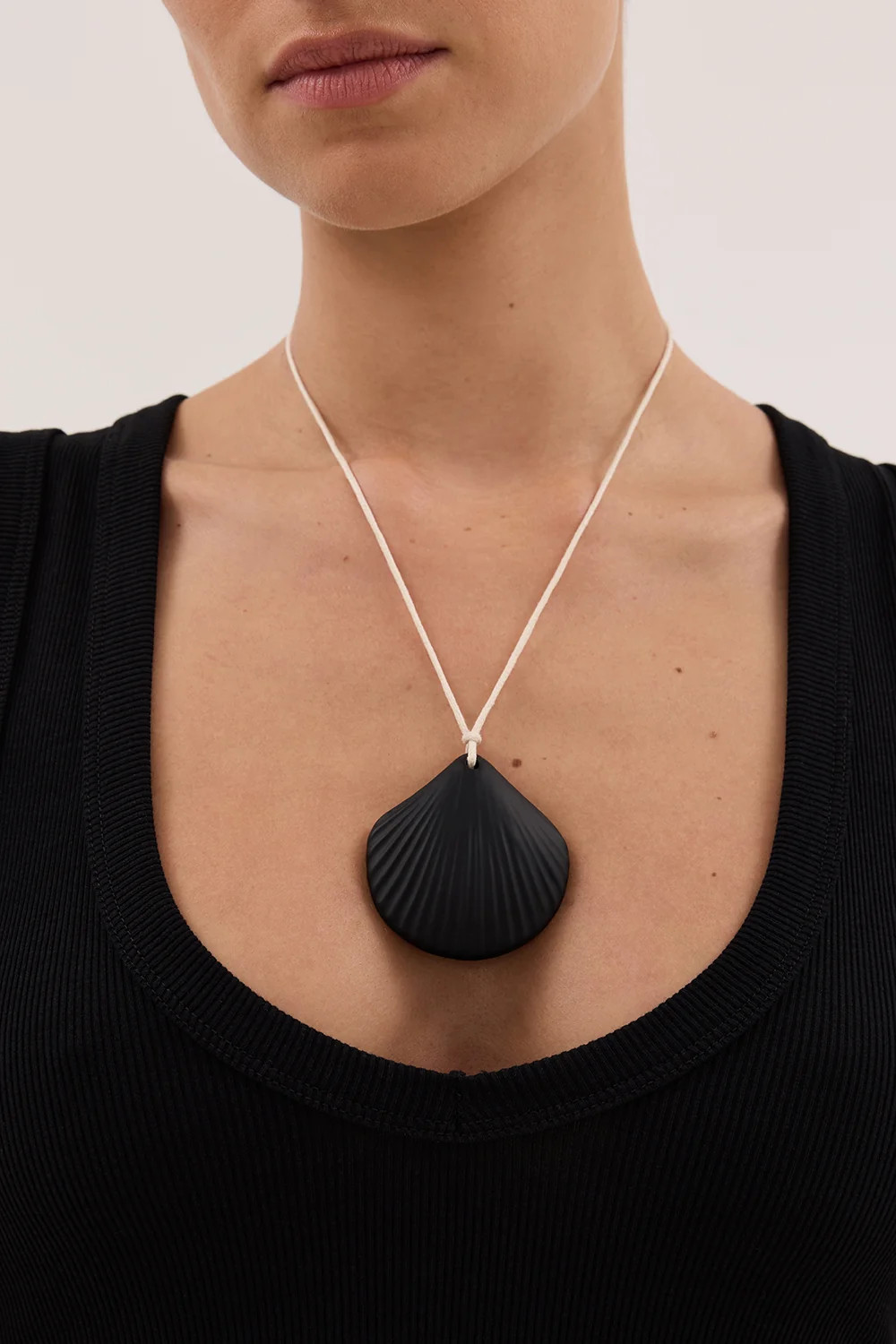 HEAVEN MAYHEM ASTER NECKLACE BLACK | DISSH