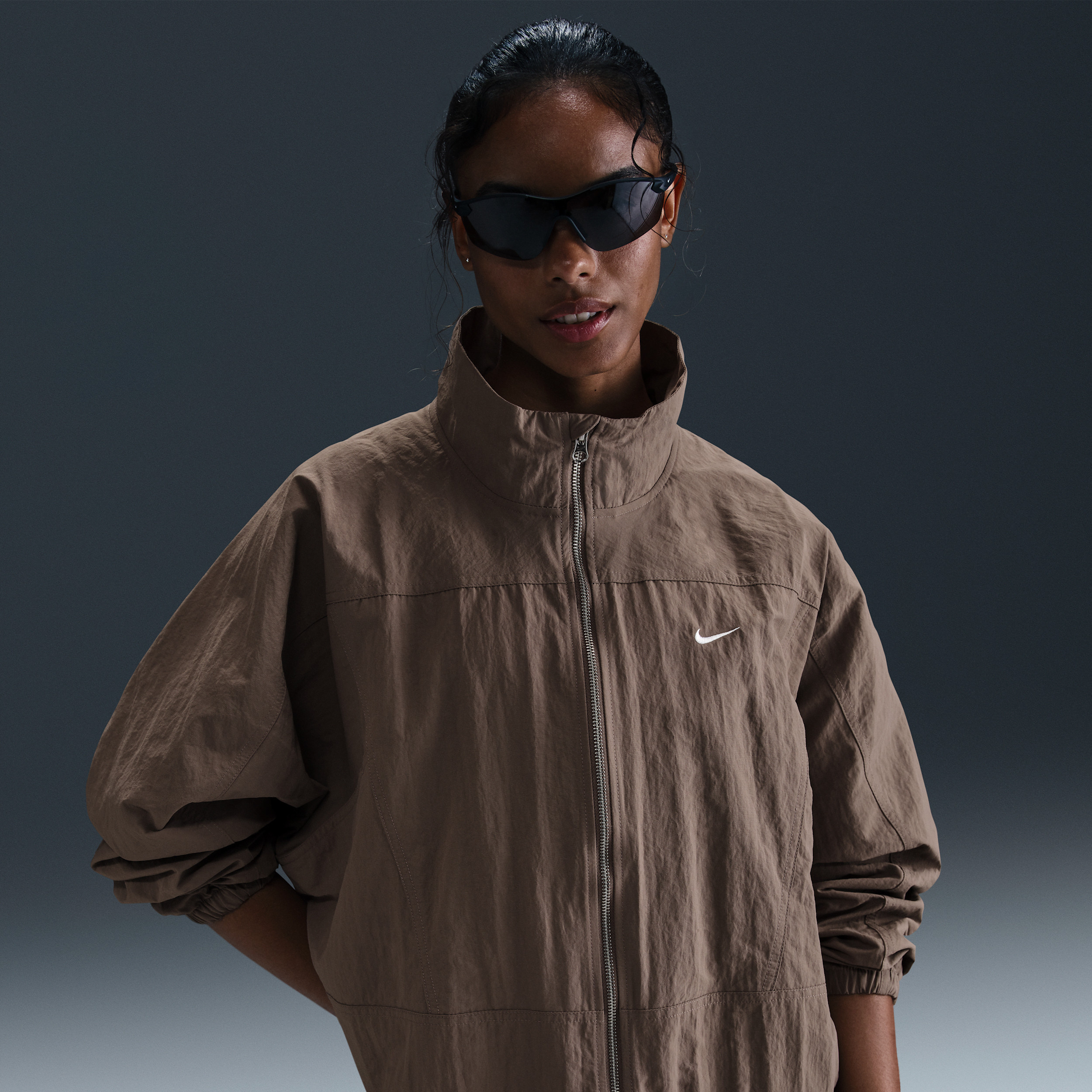 Women's Nike Sportswear Everything Wovens Oversized Repel UV Protection Jacket (Plus Size) in Brown | HJ1001-233 | Nike (US)