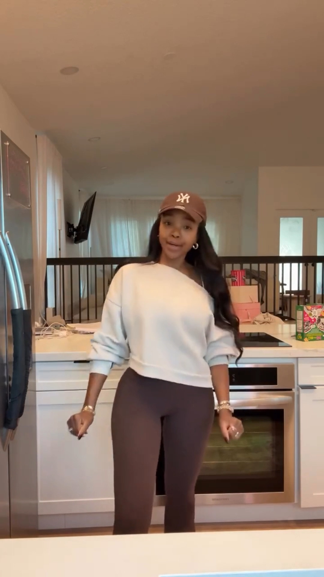 ✨ Casual Cool, Done Right
Easy, comfortable, and still put-together. This relaxed off-shoulder sweatshirt paired with sleek leggings is the kind of everyday outfit that works without trying. Finished with a baseball cap and simple accessories for that effortless, off-duty vibe.

Perfect for errands, casual days at home, coffee runs, and low-key weekends.

📏 Sizing: Sweatshirt (Small) • Leggings (Small) • Hat (One Size) • Sneakers (TTS)  
Measurements: 5’4” · 138 lbs · 34D · 27” waist · 40” hips

Save this post for casual outfit inspiration, everyday athleisure looks, comfortable travel outfits, and easy weekend style ideas.

Follow me on Instagram and YouTube @kirasfashionfinds