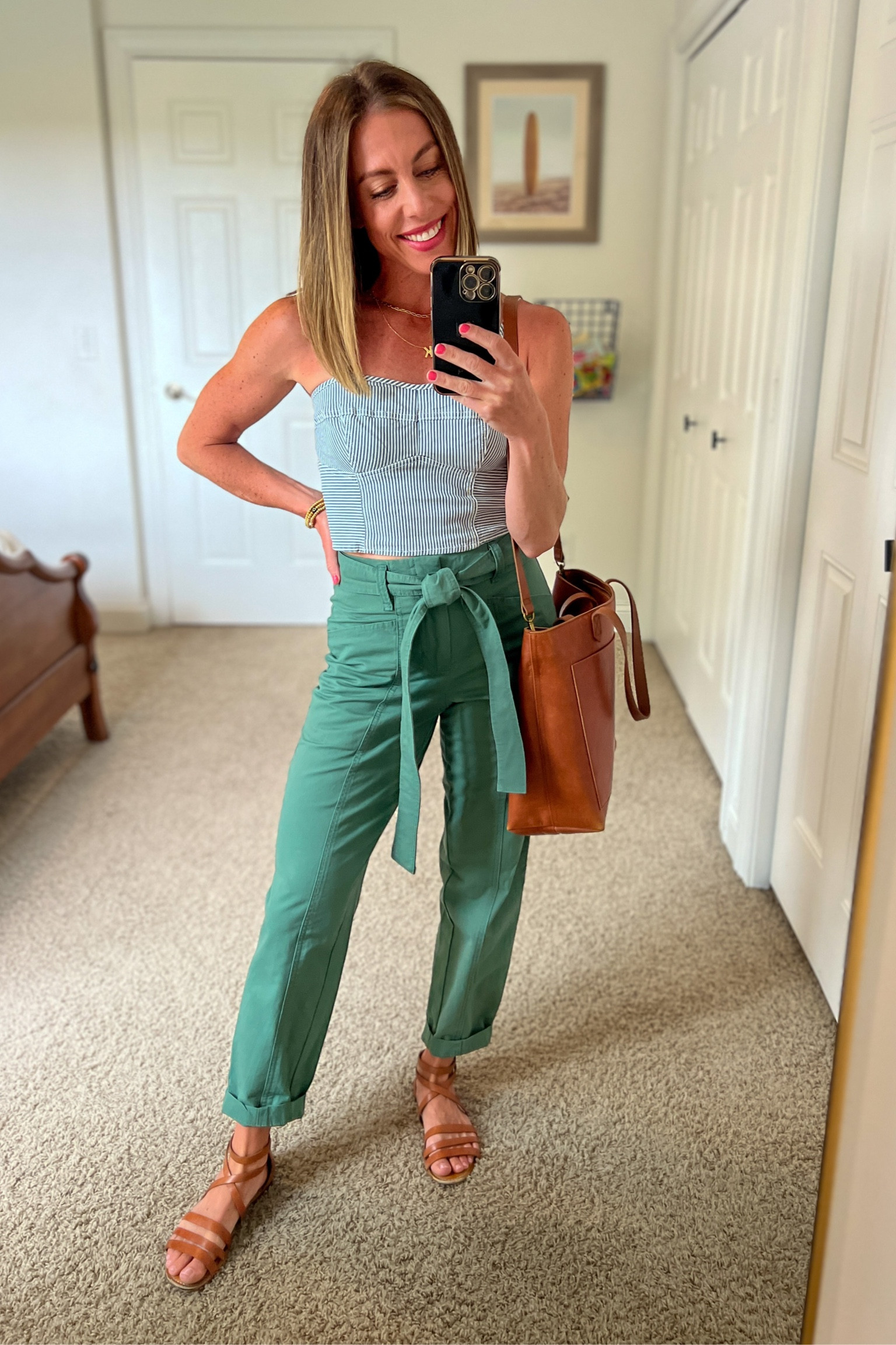 Top: xs
Pants: 0
.
Exact Sandals not available 😣