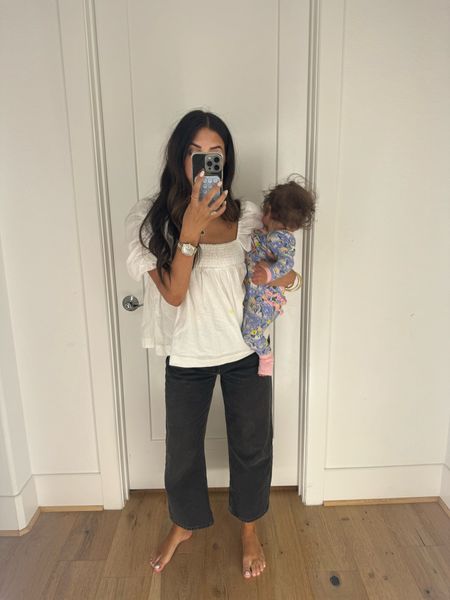 Top: small. I looooved!! Flowy. Cute. Comfy 

Jeans: 27. Such a good pair and flattering yet trendy. I could have sized down to a 26