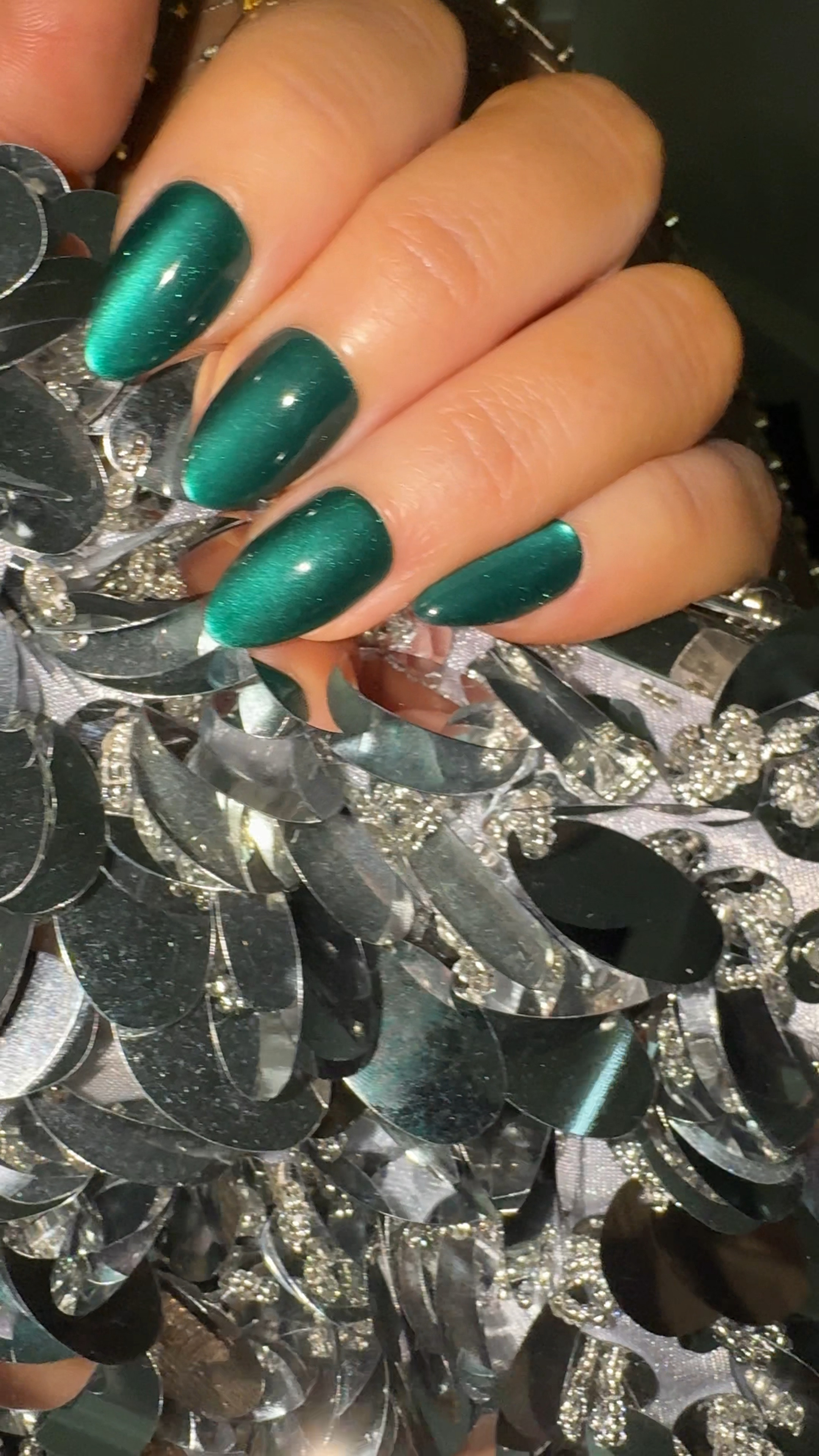 Emerald press on nails & sequin purse for a night out!

#LTKParties #LTKWatchNow #LTKBeauty