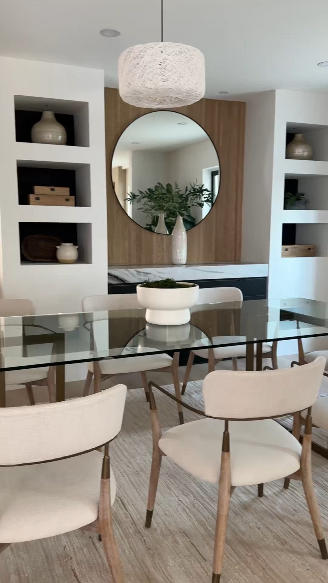 Elevate your dining experience with organic decor and beautiful textures


#elevatedecor
#diningroom
#interiordecor
#homestaging
#neutraltones
#modernorganic
#greens
#textures

#LTKHome