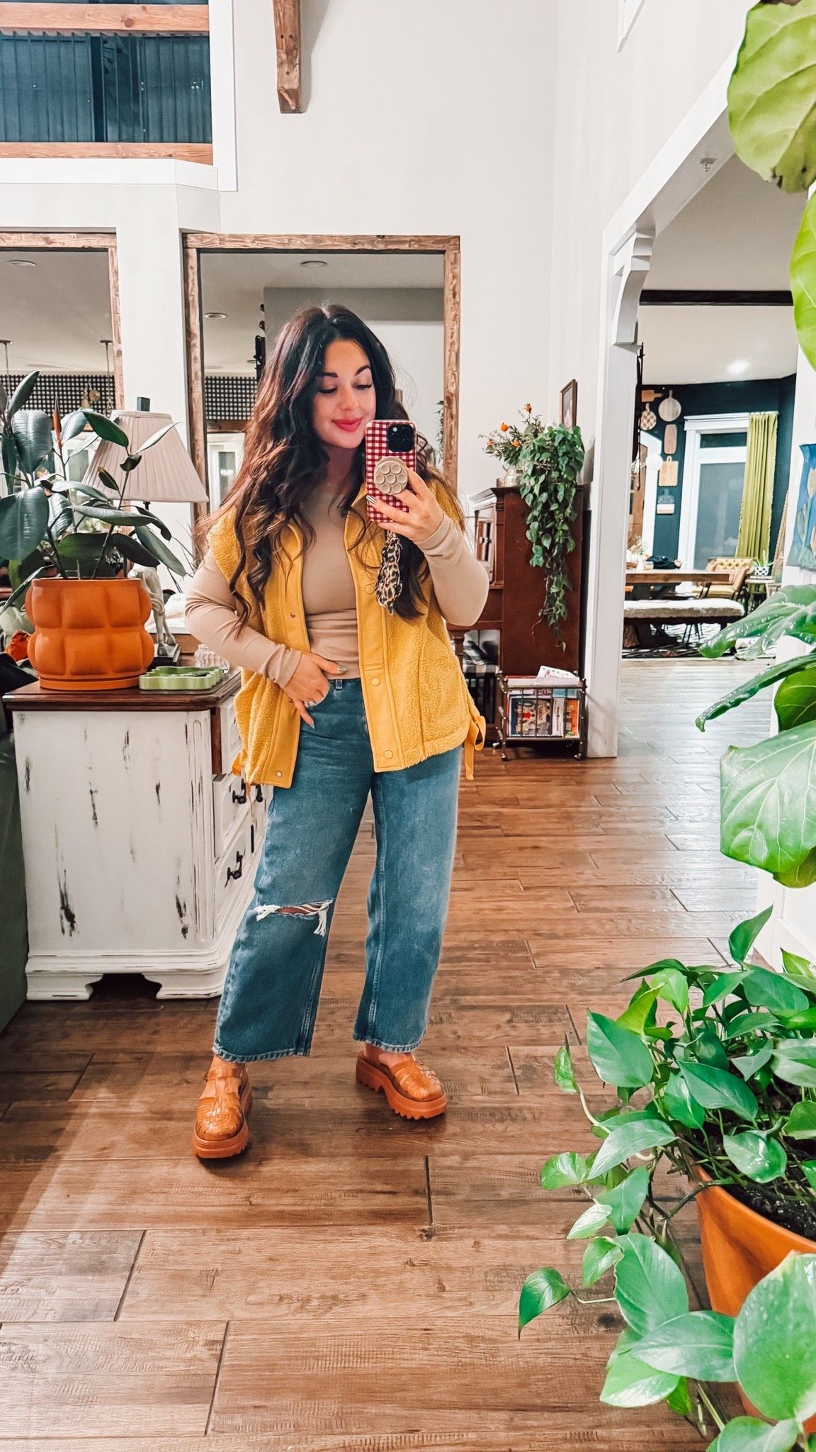 Nothing screams fall like mustard yellow!! Such a cute outfit for casual date night or lunch with friends!

#LTKootd #LTKmomlife #LTKU