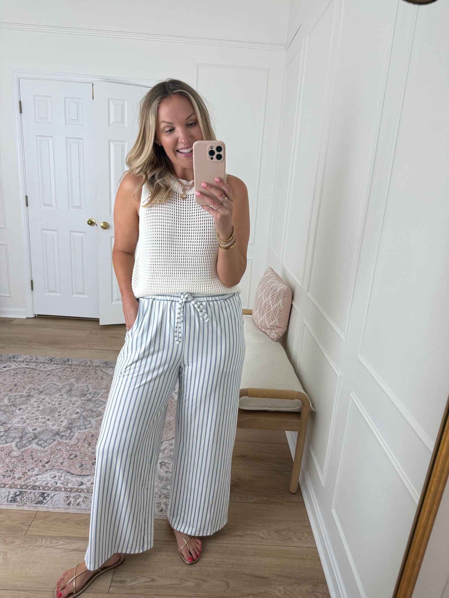 Casual summer outfit - vacation outfit - wearing med top and large pants