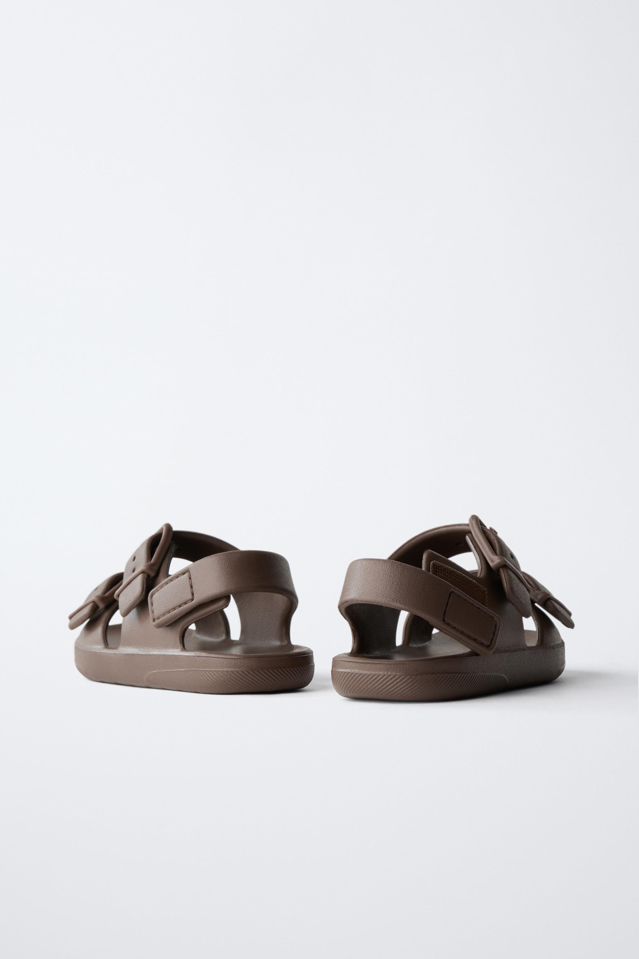 BUCKLED RUBBERISED SANDALS | Zara UK
