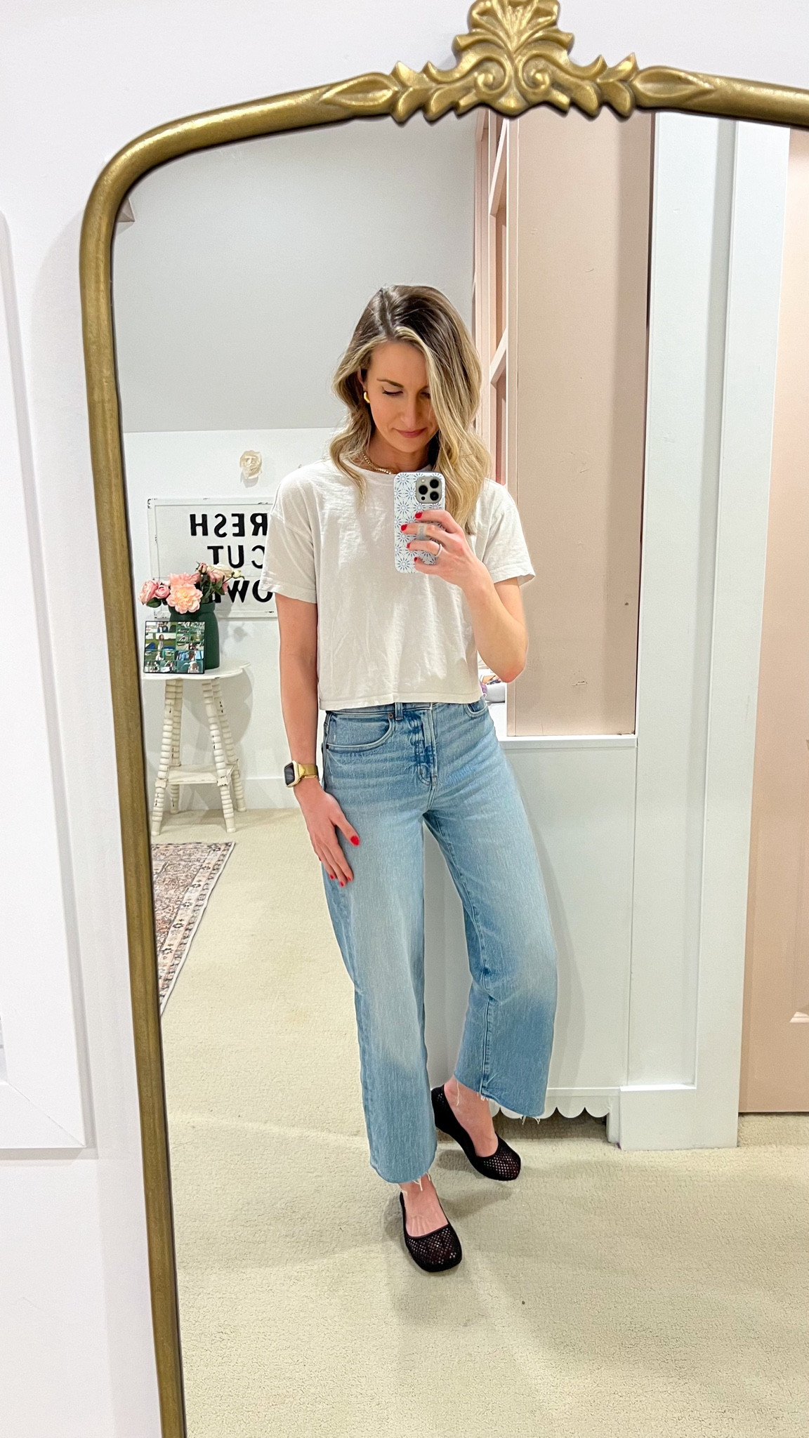 Today’s outfit — most things are on sale! 

Jeans are true to size and fit loose. Went with a size 24.

Size up in the shoes if you’re between sizes! 



#LTKFindsUnder100 #LTKSaleAlert #LTKFindsUnder50