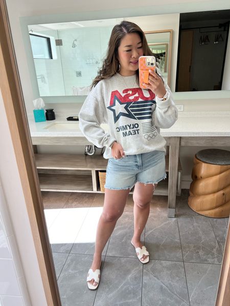 USA Memorial Day Sweatshirt: Medium
Shorts: 8