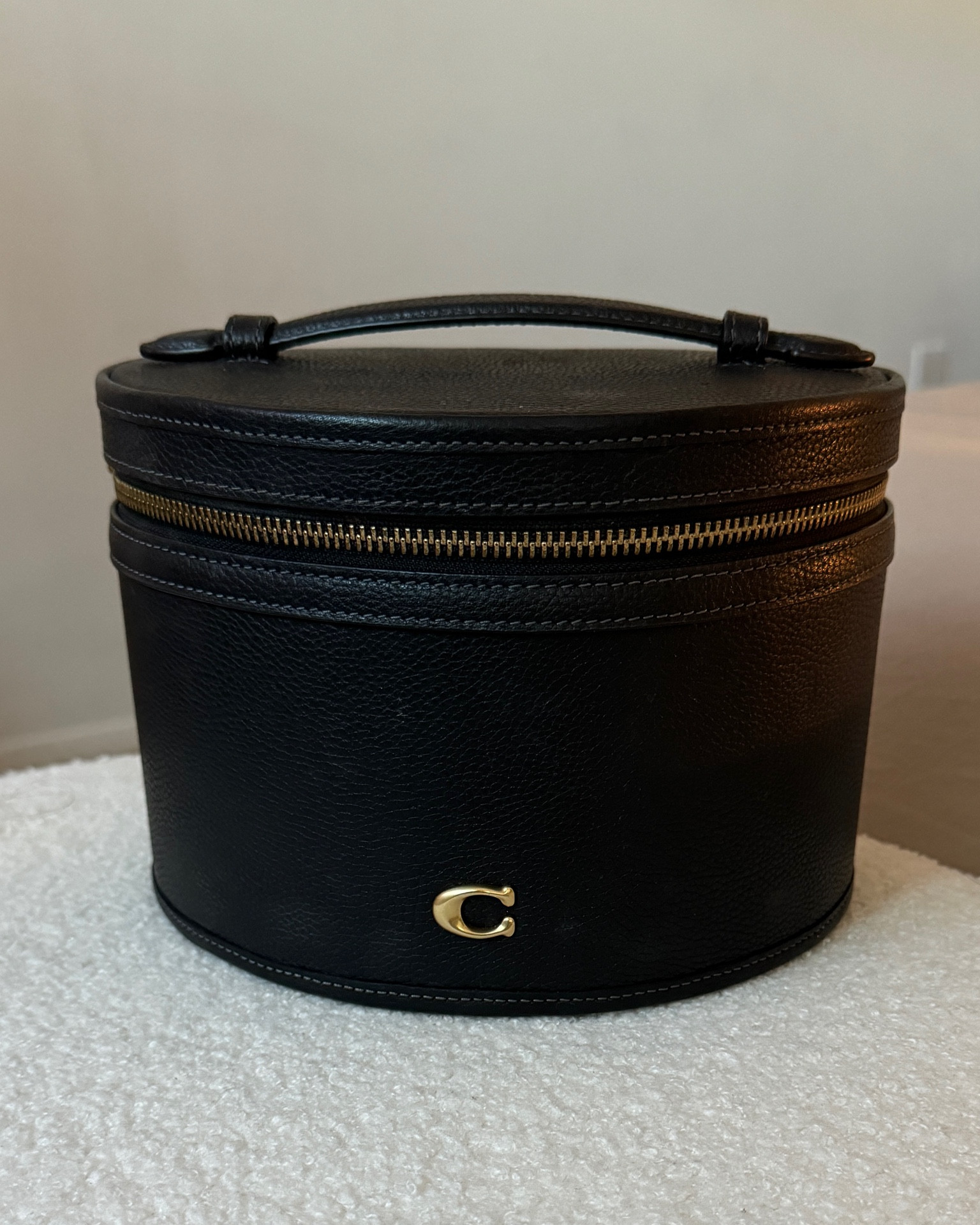 COACH Essential Vanity Case

#LTKGiftGuide #LTKSaleAlert #LTKCyberWeek