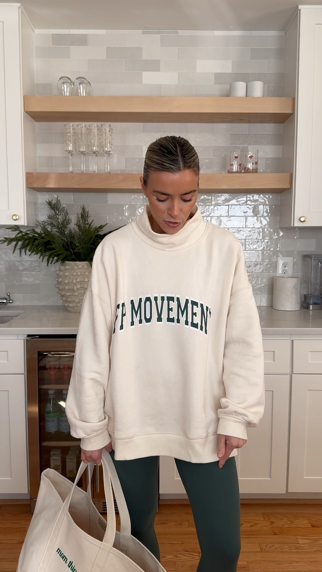 Small sweatshirt
XS leggings

#LTKFindsUnder100 #LTKActive