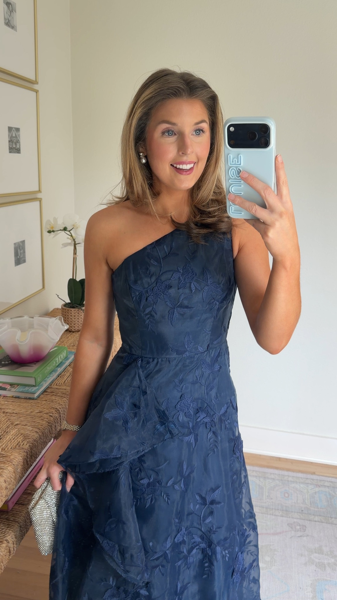 Black tie wedding guest look! Wearing a 2

Black tie wedding guest dress // fall wedding