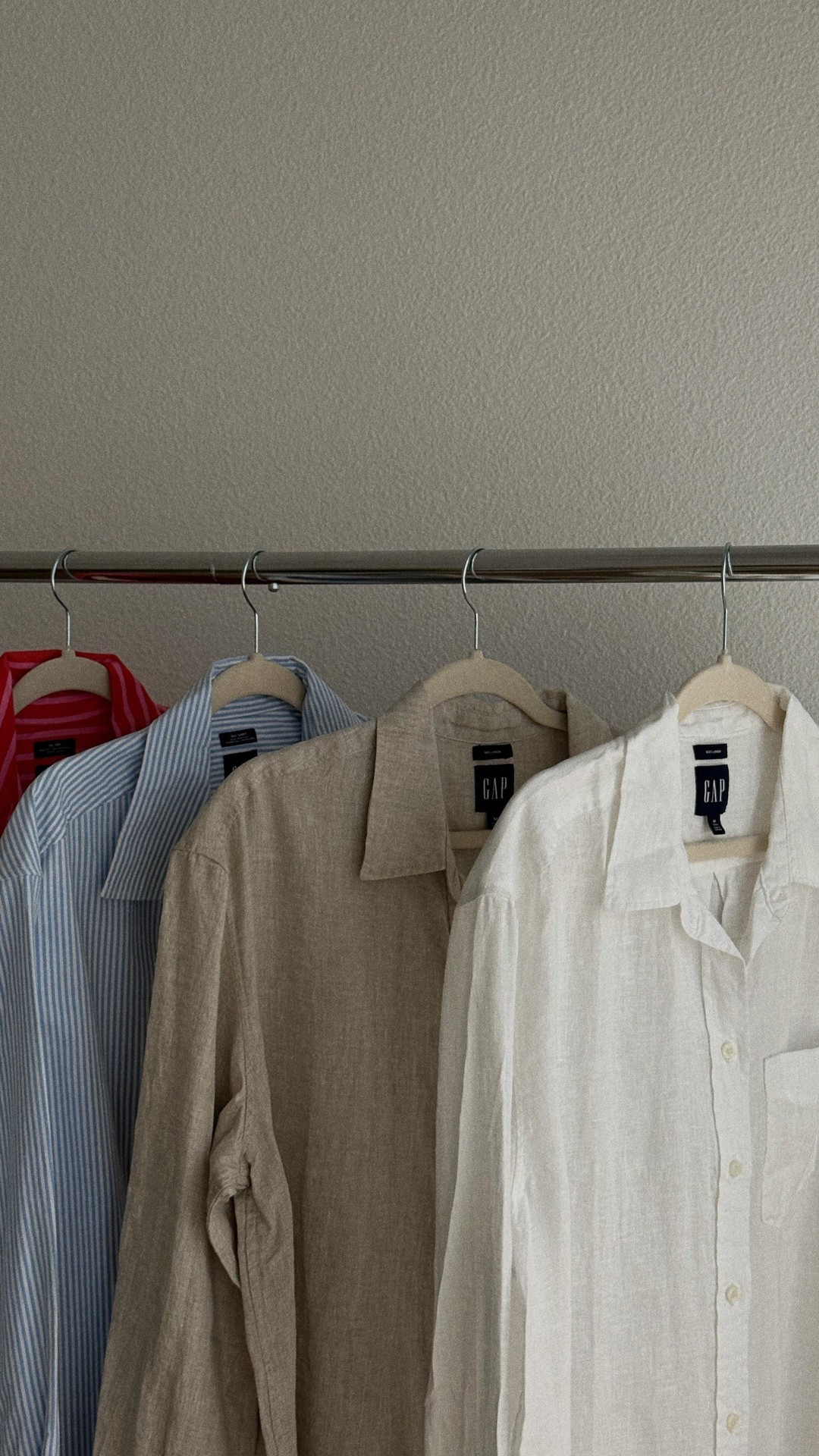 me 🤝🏼 oversized button up shirts, featuring @Gap.
Can never go wrong with jeans, tank top and an oversized shirt, which one is your favorite?

#HowYouWearGap #GapCreator

•
•
•
#springstyle #springfashion #whattoweartoday #ootdinspodaily