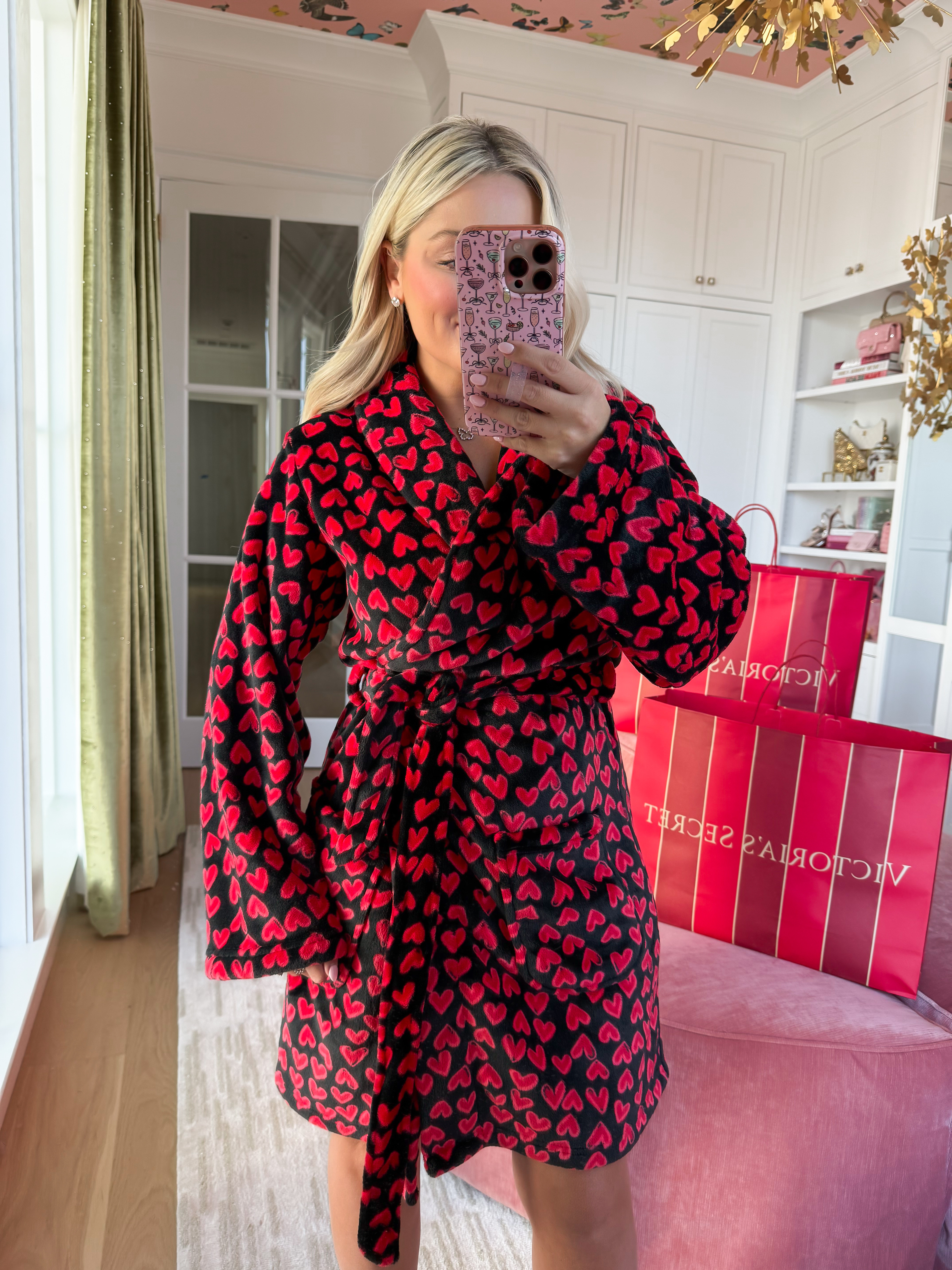 The kind of robe that makes staying in feel like a plan 💘
@victoriassecret #VSPartner
 

 
