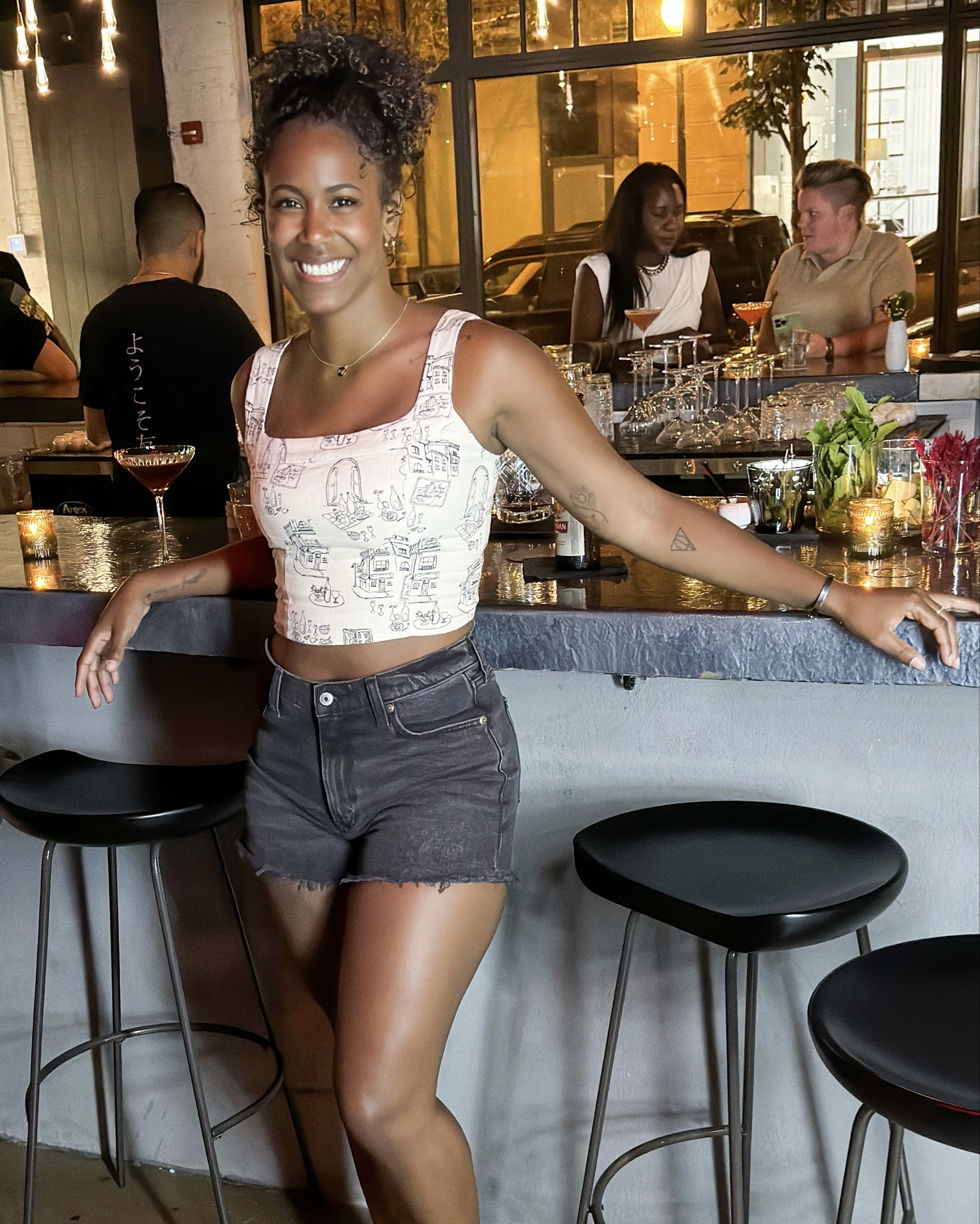 "✨ Casual night out with a flirty vibe 🌙 Wearing this adorable printed crop top and black denim shorts from @Abercrombie for the perfect mix of cute and comfy! Paired it with my go-to black @Madewell pumps for an effortlessly chic look. 🖤  
#OOTN #SummerStyle #CasualVibes #LTKFashion #LoveIsBlindStyle
