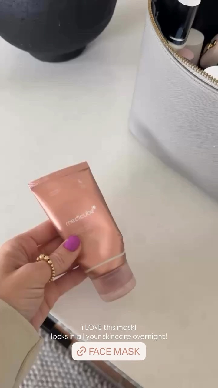 i LOVE this mask! 
locks in all your skincare overnight!