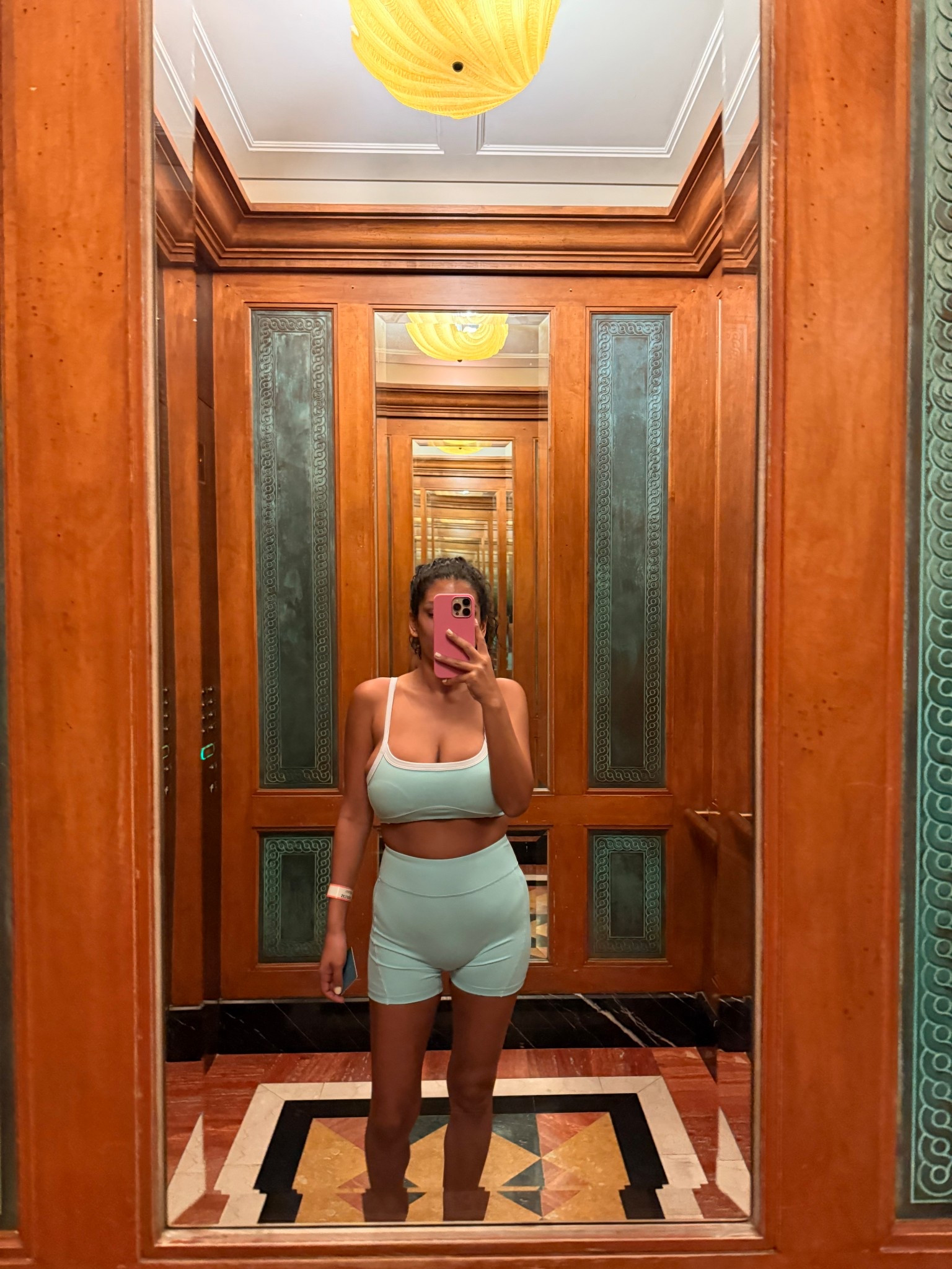 💙 Matching sets that actually motivate you to move.
Because when you feel good in what you’re wearing, workouts hit different!

#lululemon #matching #women



#LTKActive #LTKStyleTip #LTKSeasonal