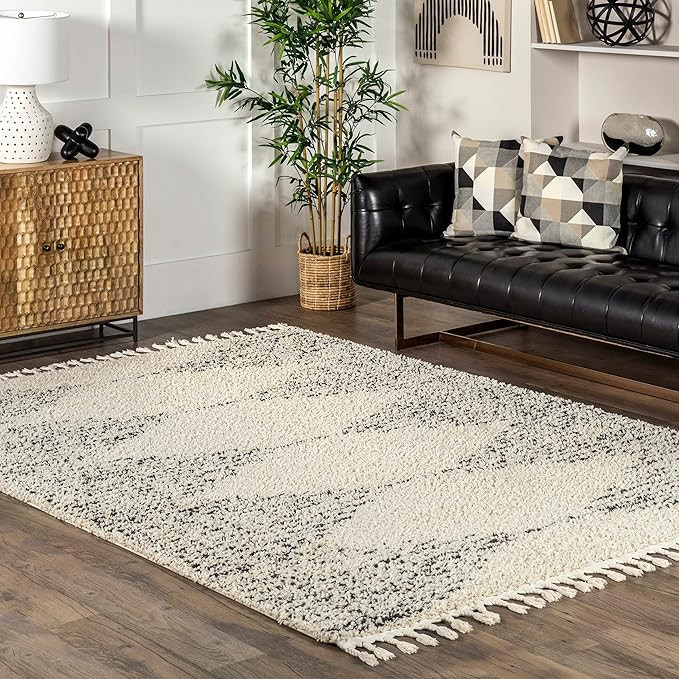 nuLOOM Bria Moroccan Shag Tasseled Area Rug, 7x9, Off-white | Amazon (US)