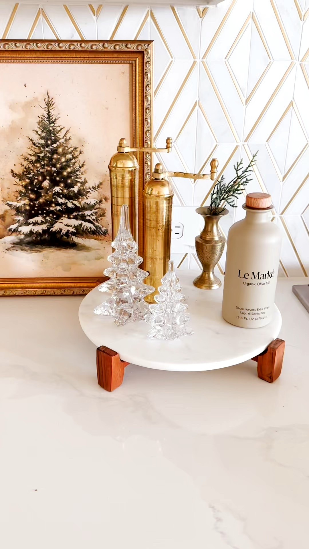 Simple and affordable Christmas kitchen decor that adds just the right festive touch without overwhelming your space. Think cozy greenery, neutral holiday accents, warm twinkle moments, and budget-friendly pieces that make your kitchen feel seasonal and welcoming. These small touches are easy to style, easy to swap, and perfect for creating a warm Christmas vibe in the heart of your home.

Simple Christmas kitchen decor affordable holiday kitchen ideas budget friendly Christmas decor neutral Christmas kitchen styling cozy festive kitchen touches seasonal kitchen decorating ideas Christmas greenery kitchen accents minimalist holiday kitchen decor small kitchen Christmas ideas kitchen counter Christmas decor easy Christmas decorating ideas kitchen home decor holiday home styling Christmas aesthetic kitchen inspiration Christmas decor trends 2025.

#LTKHome #LTKFindsUnder50 #LTKHoliday