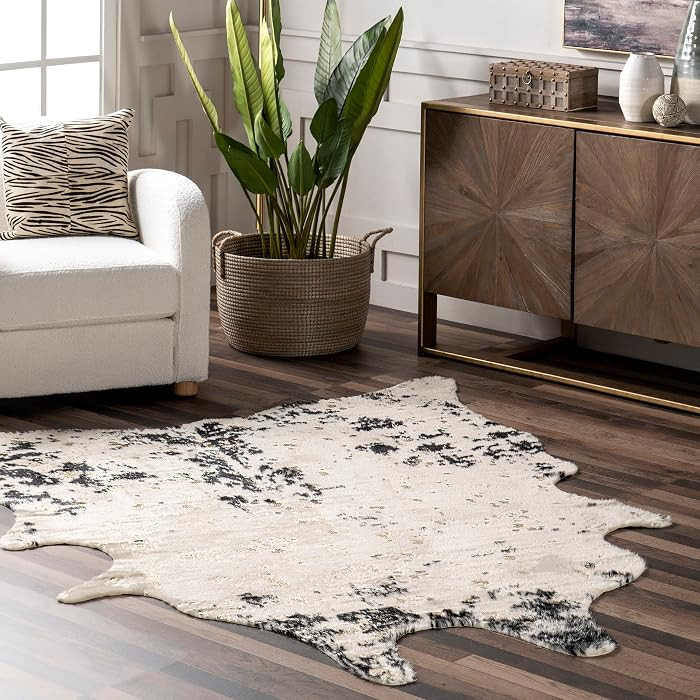 nuLOOM Iraida Contemporary Faux Cowhide Area Rug, Shaped 4x5, Black | Amazon (CA)