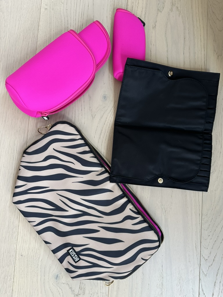 I’m obsessed with KUSSHI bags - they’re so cute and the fact that I can machine wash them is amazing! Thanks so much to KUSSHI for sending some for me to try. I’m using the zebra vactioner with the brush organizer and the pink bottle protectors. They’re perfect for travel or to use on the daily 👏🏼



#LTKbeauty #LTKVideo #LTKSpringSale