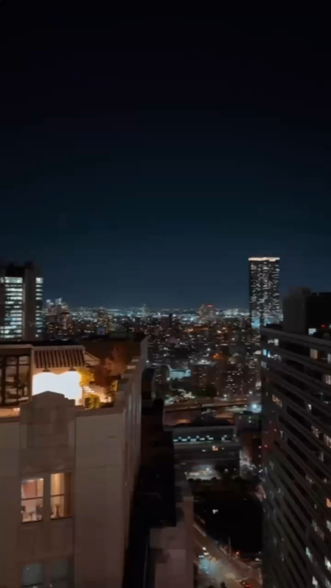 🎂Celebrating my birthday weekend in the heart of NYC with my amazing girls! 🌆✨ There’s just something magical about this city that keeps calling me back. Grateful for the unforgettable moments and the best company in one of my favorite spots. Here’s to more adventures and memories in the city that never sleeps! ❤️ #NYC #BirthdayWeekend #chapter56 #familytime #fashionstyling #fashionreels #wardrobestylist #stylebyjulesaldaz